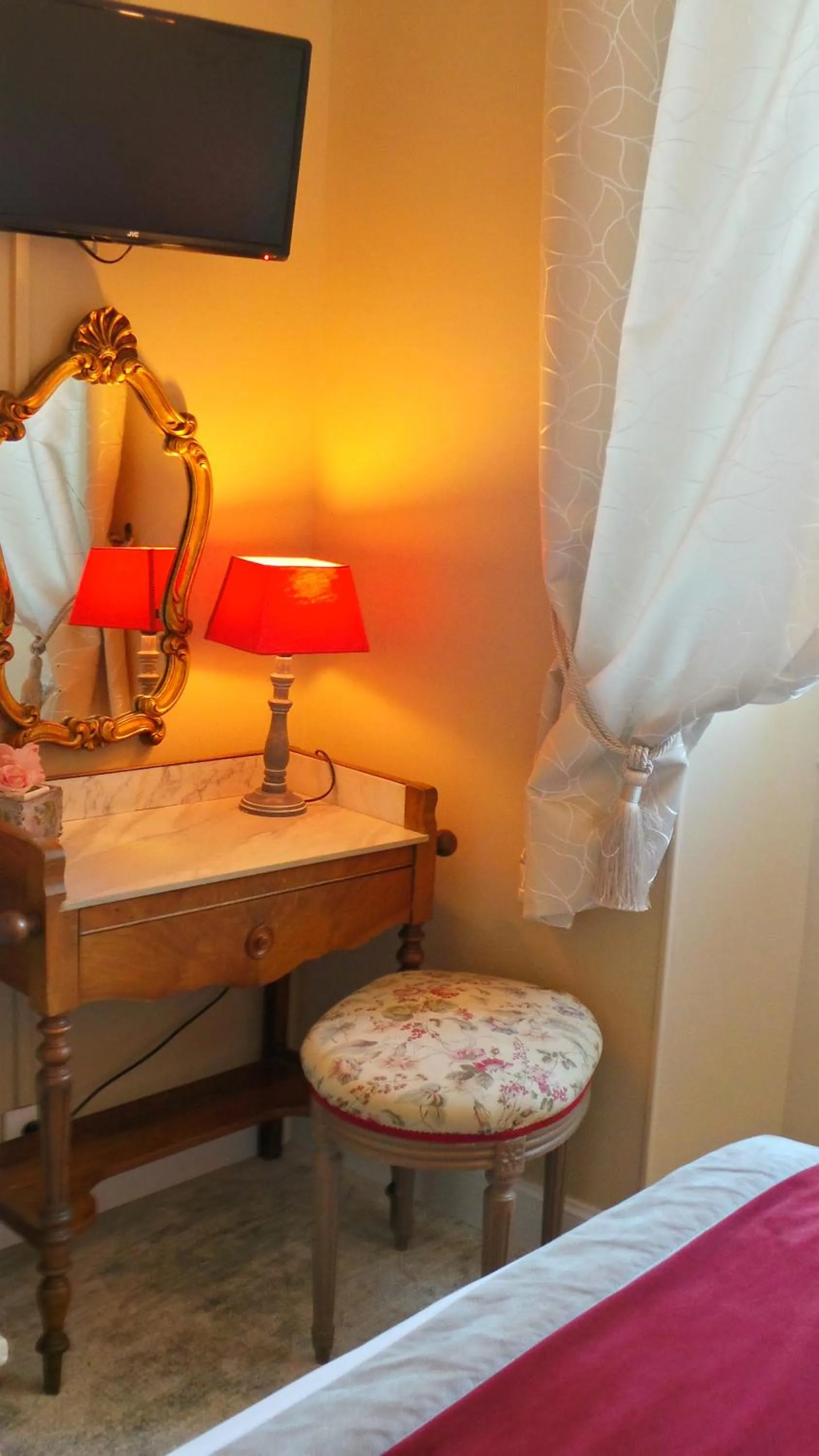 Decorative detail, Bed in Hotel Relais Du Postillon