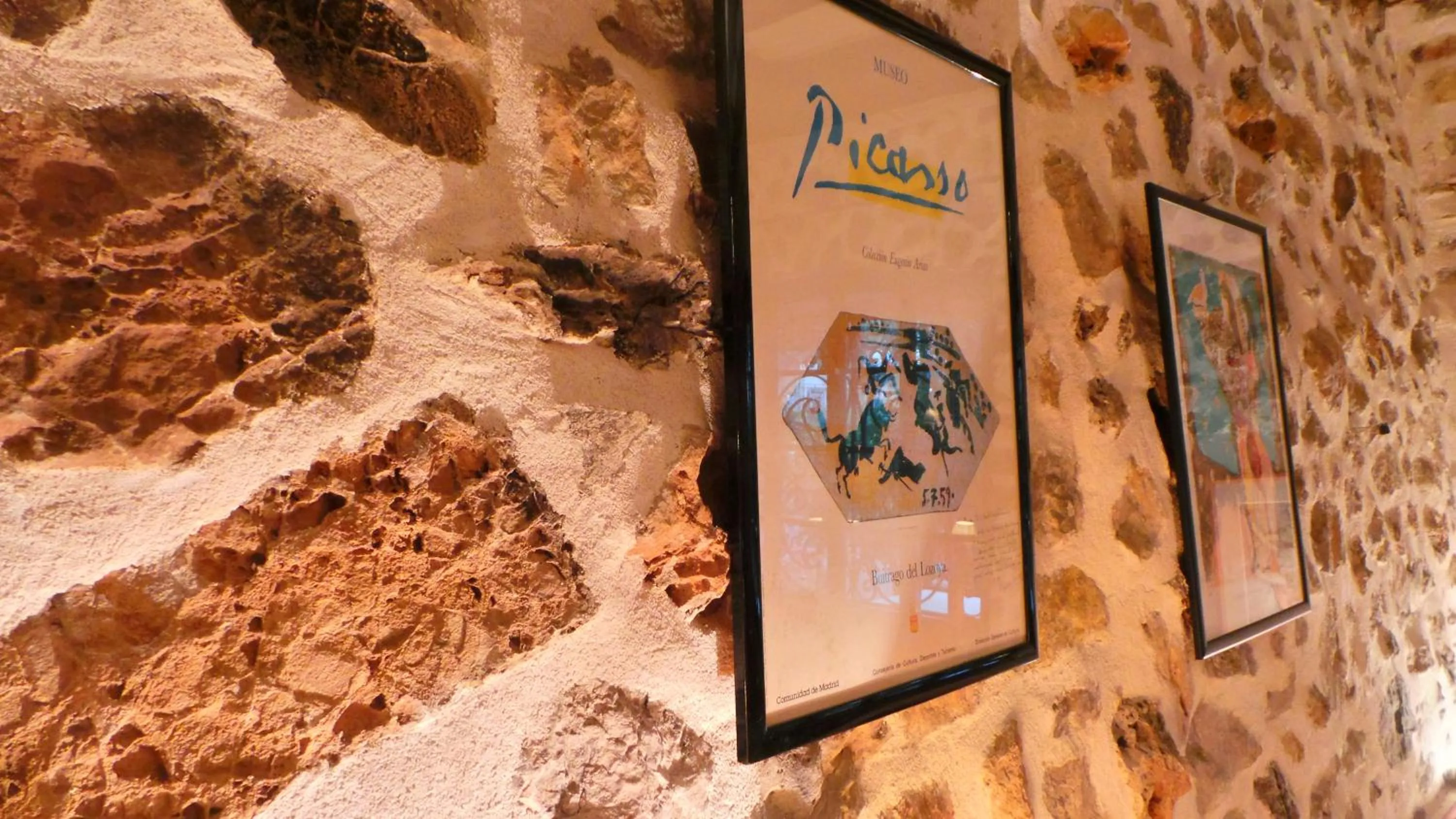 Communal lounge/ TV room in Hotel Relais Du Postillon