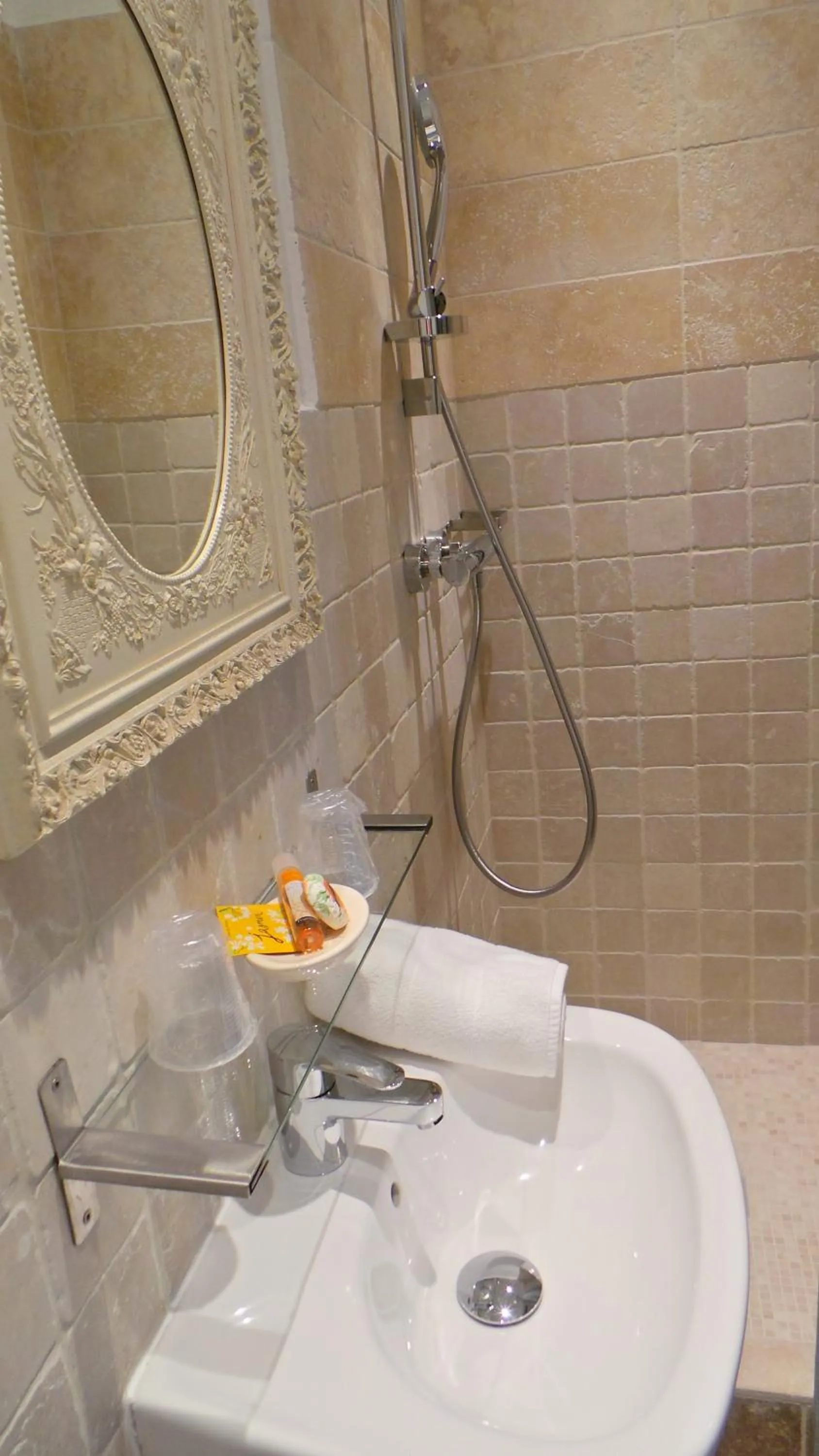 Shower in Hotel Relais Du Postillon