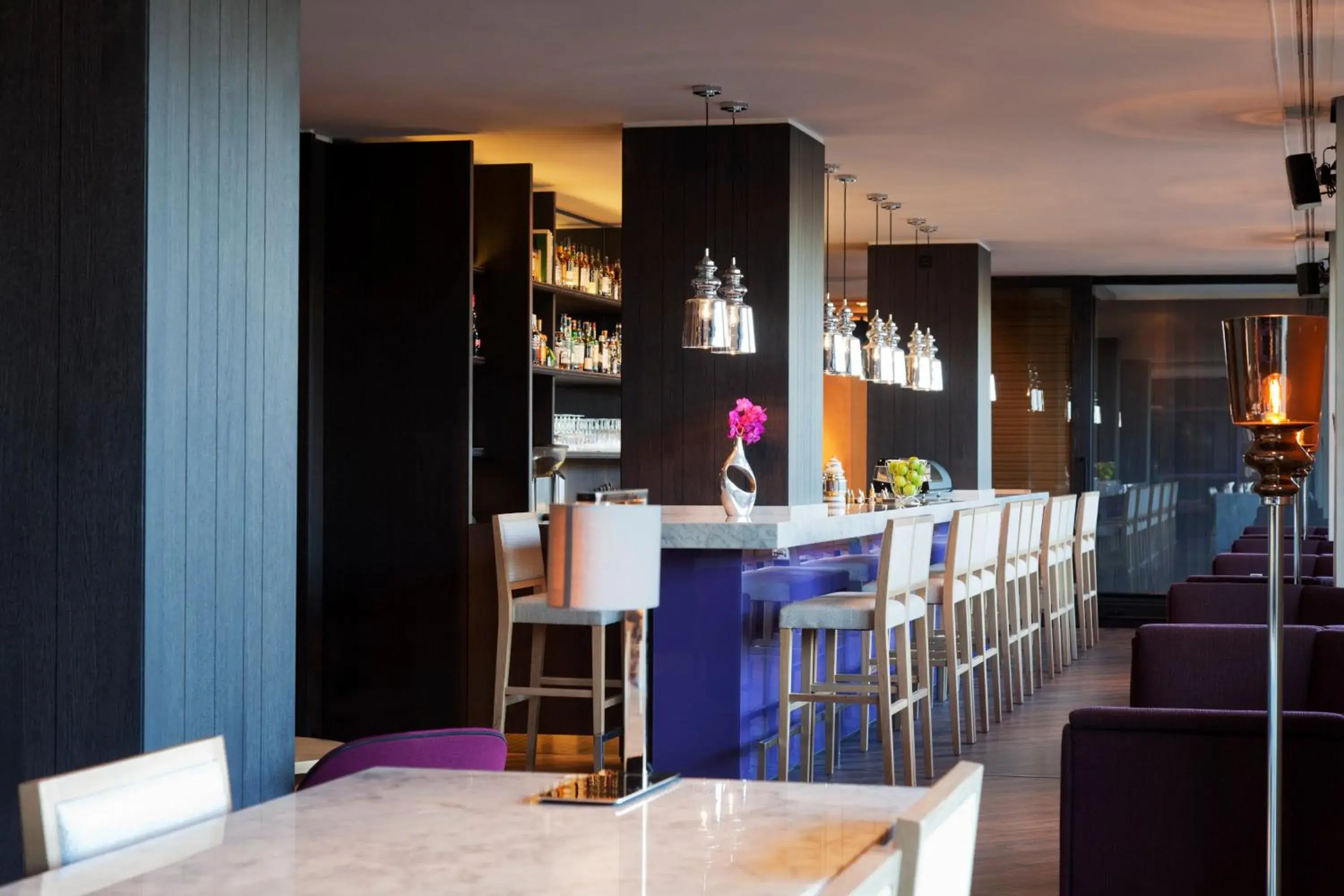 Lounge or bar in Crowne Plaza Geneva by IHG Lounge or bar in Crowne Plaza Geneva by IHG