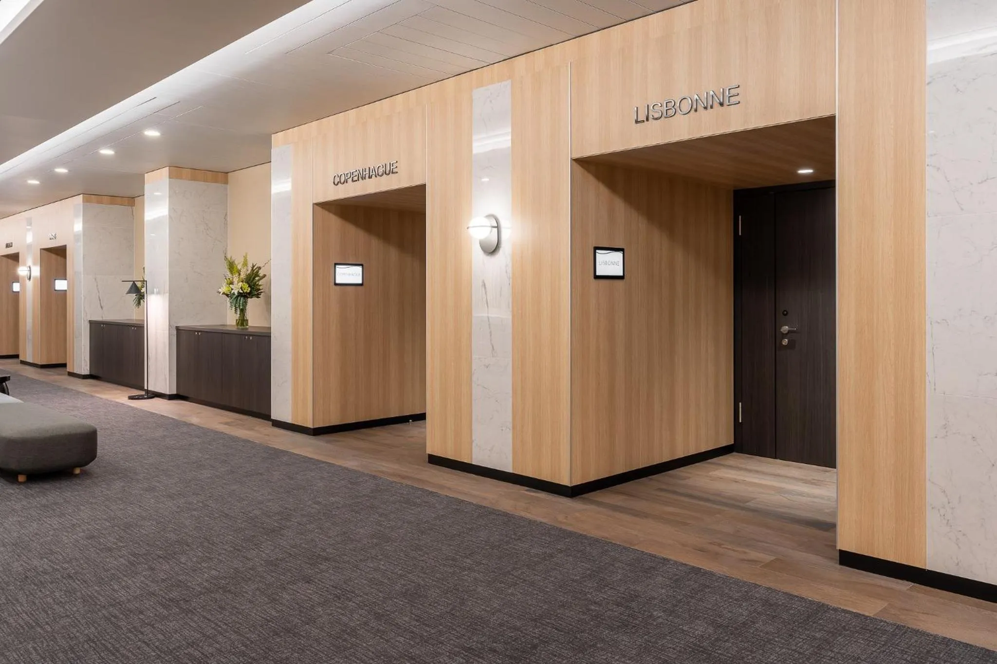 Restaurant/places to eat in Crowne Plaza Geneva by IHG