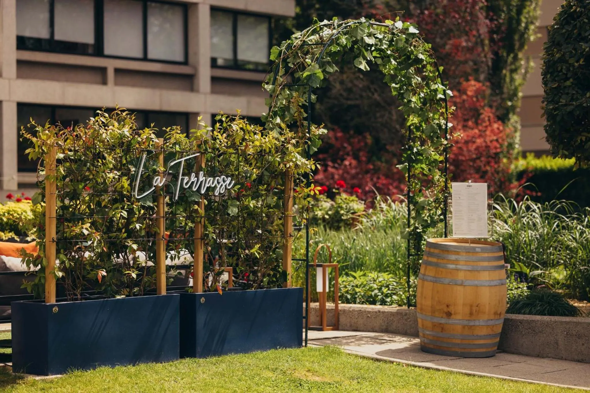 Restaurant/places to eat in Crowne Plaza Geneva by IHG