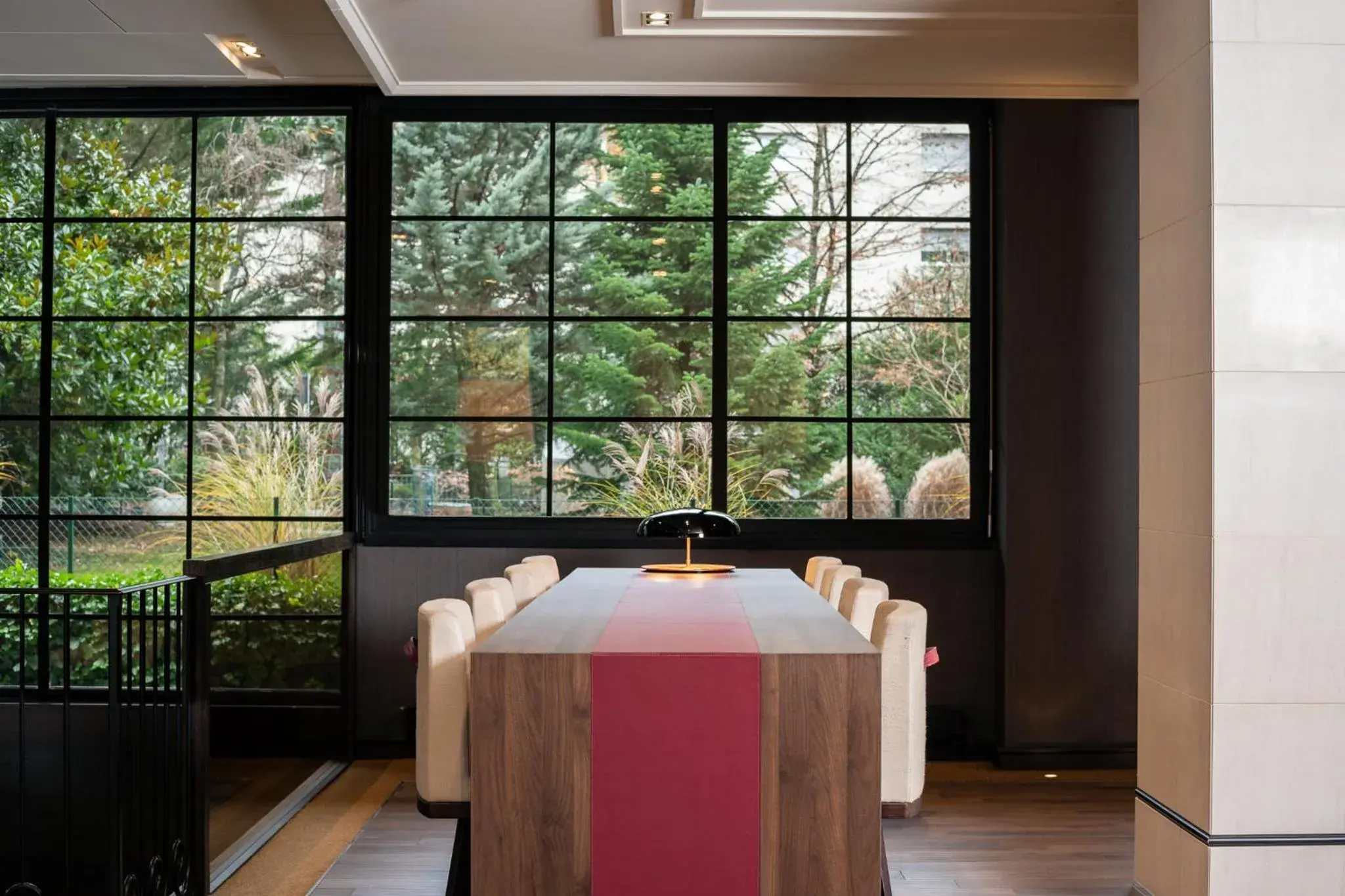 Lobby or reception in Crowne Plaza Geneva by IHG Lobby or reception in Crowne Plaza Geneva by IHG