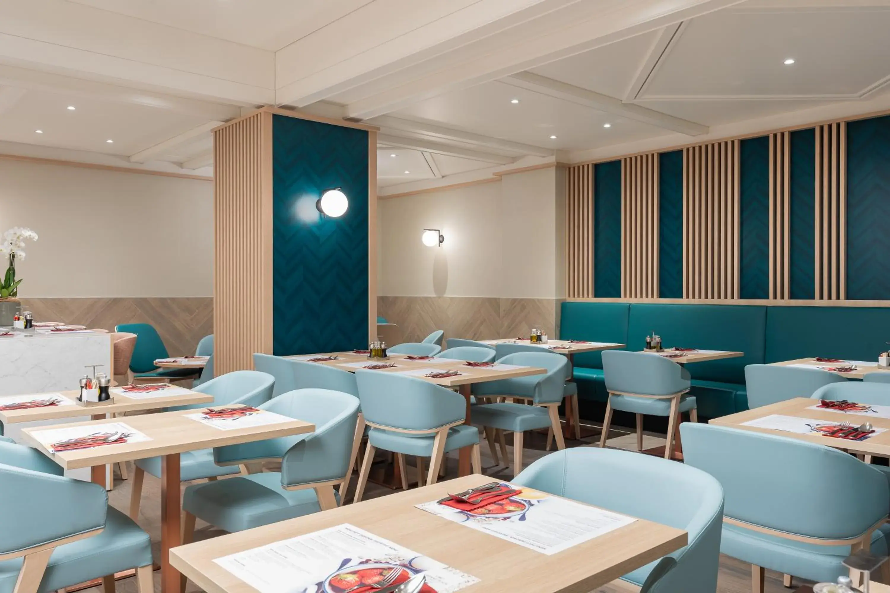 Restaurant/places to eat in Crowne Plaza Geneva by IHG Restaurant/places to eat in Crowne Plaza Geneva by IHG