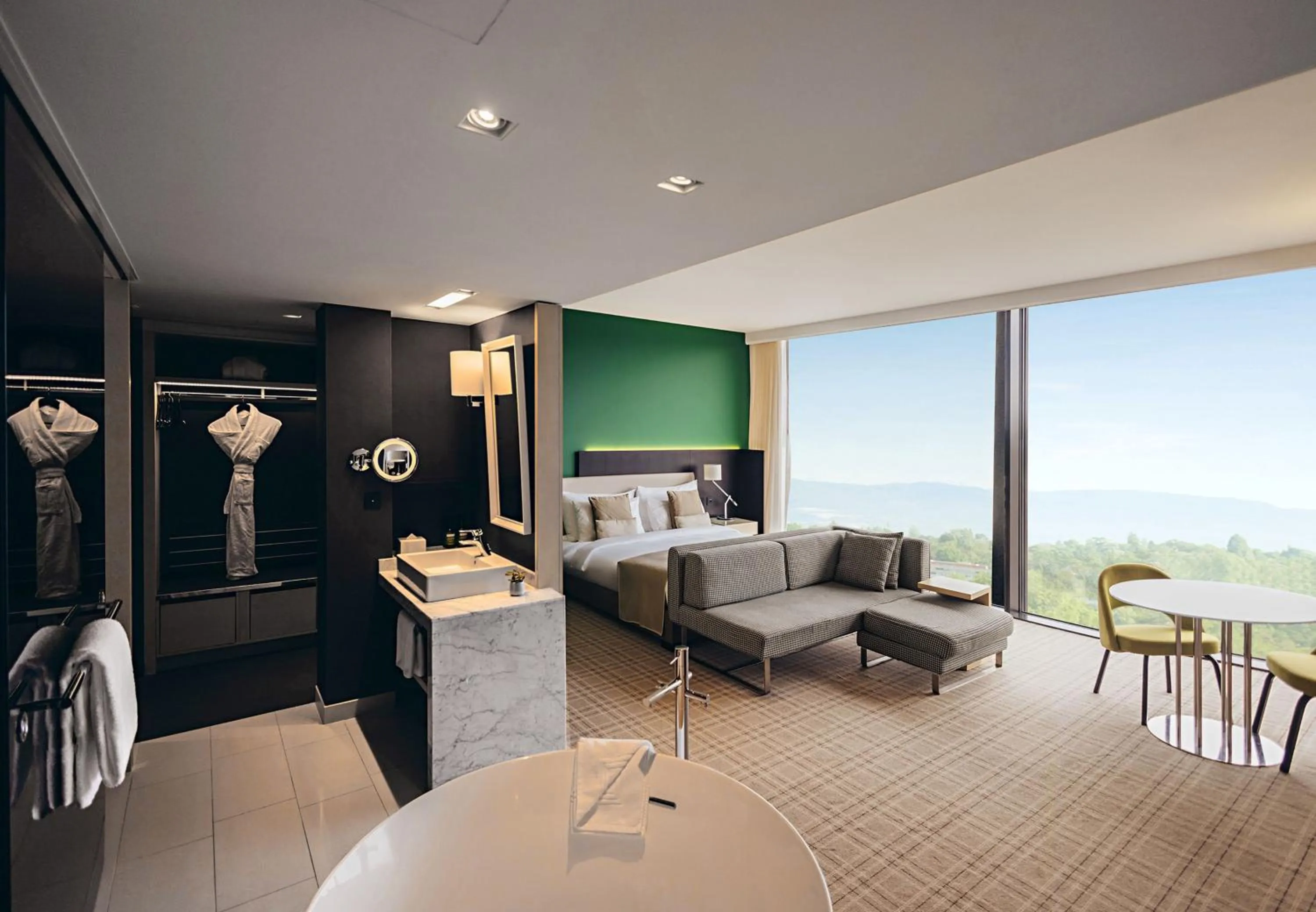 Photo of the whole room in Crowne Plaza Geneva by IHG