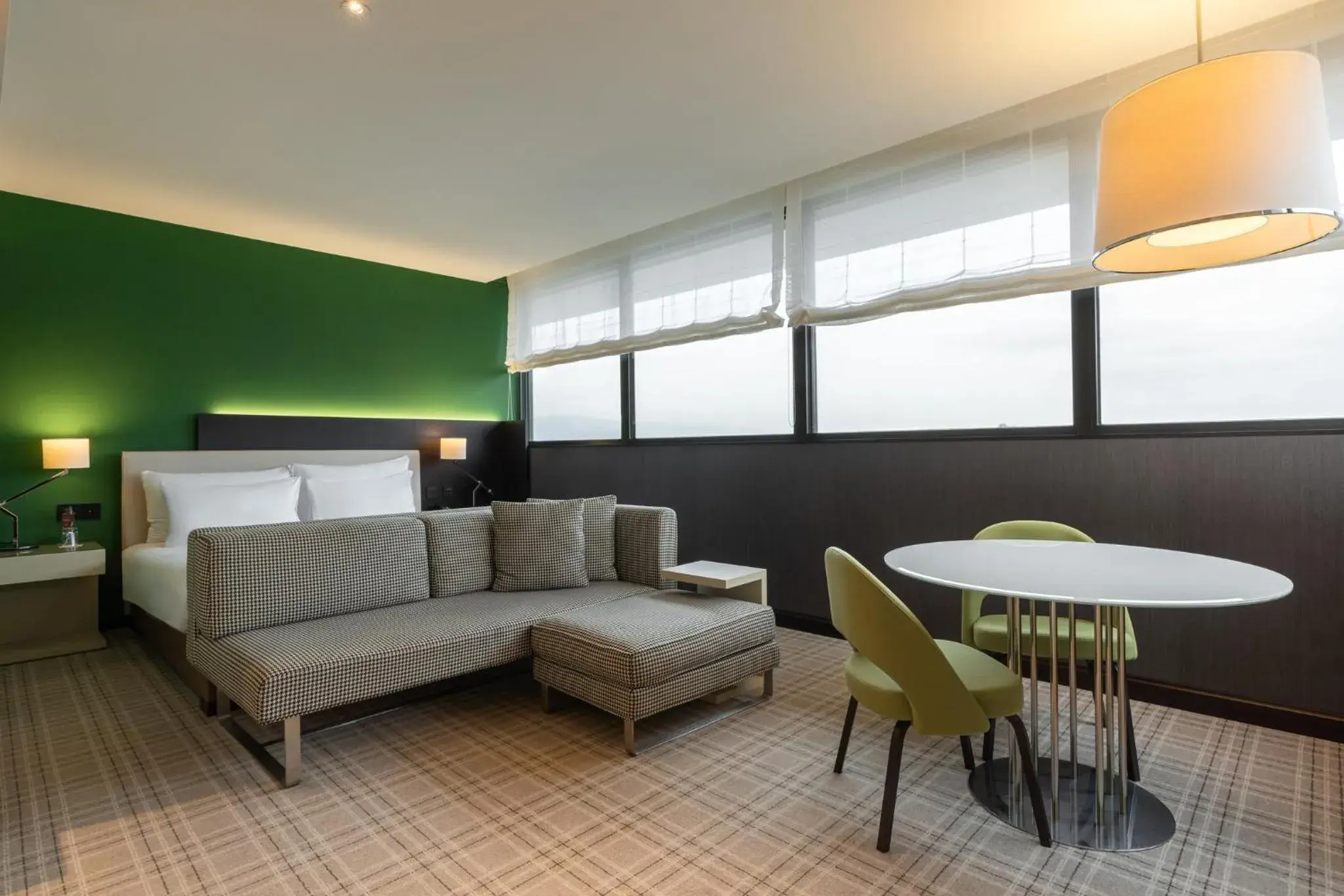 Photo of the whole room in Crowne Plaza Geneva by IHG Photo of the whole room in Crowne Plaza Geneva by IHG