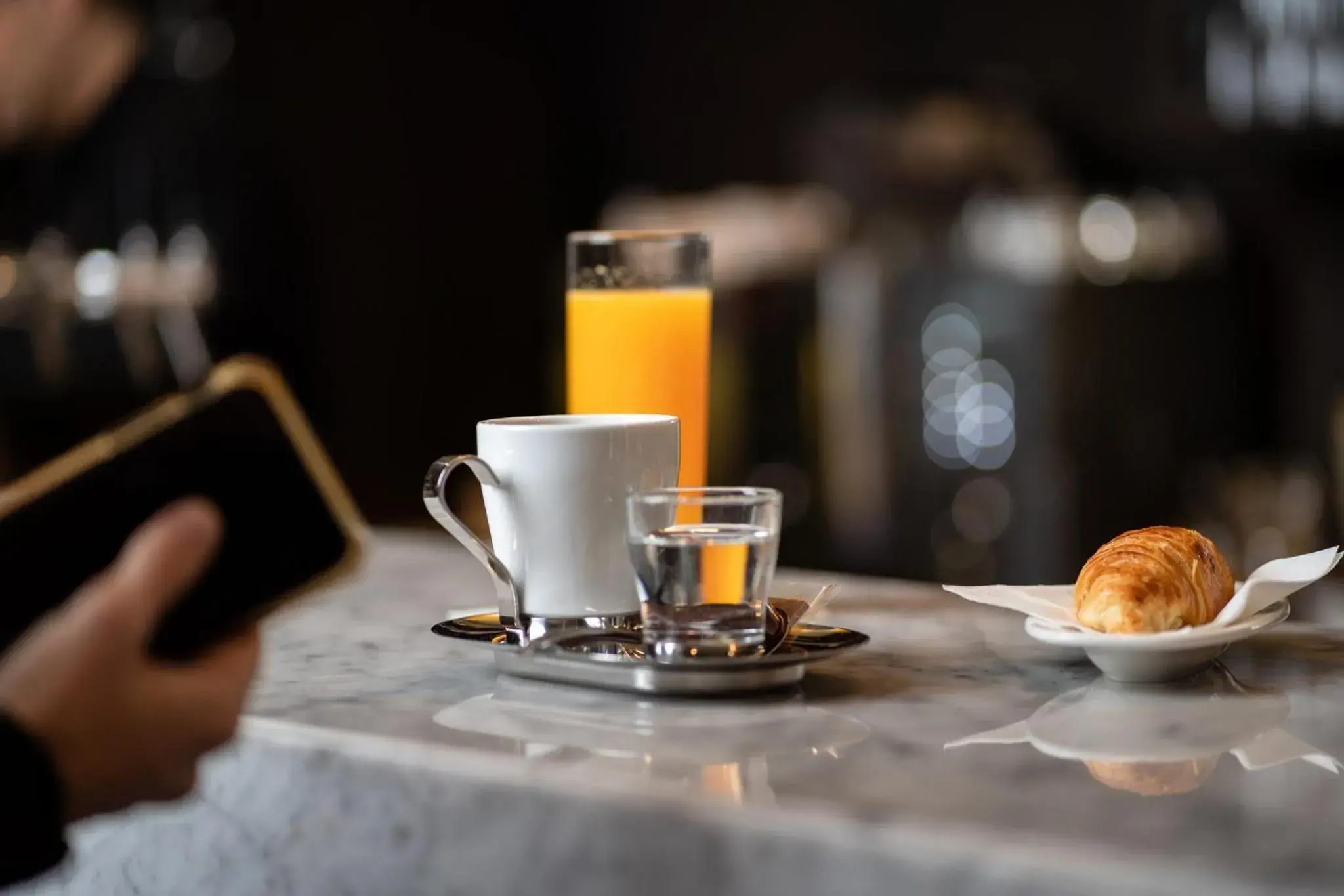 Lounge or bar in Crowne Plaza Geneva by IHG Lounge or bar in Crowne Plaza Geneva by IHG