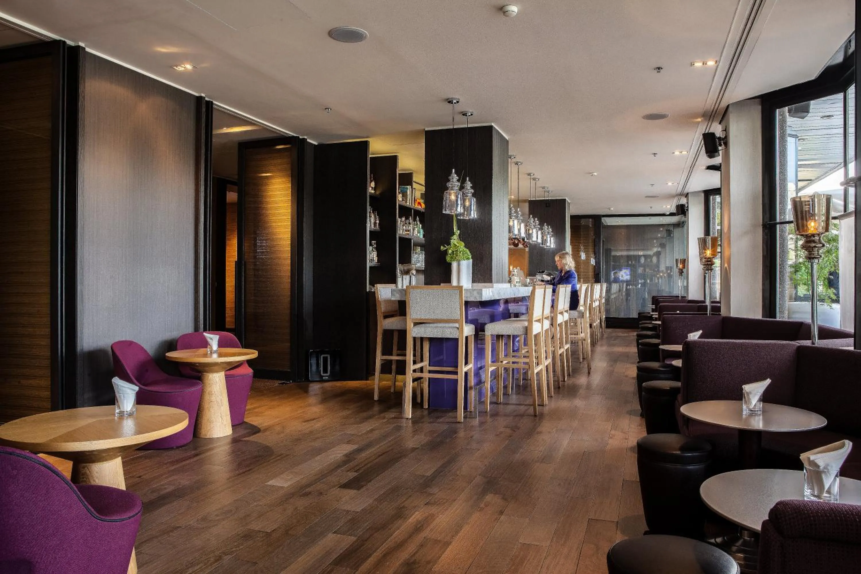 Lounge or bar in Crowne Plaza Geneva by IHG