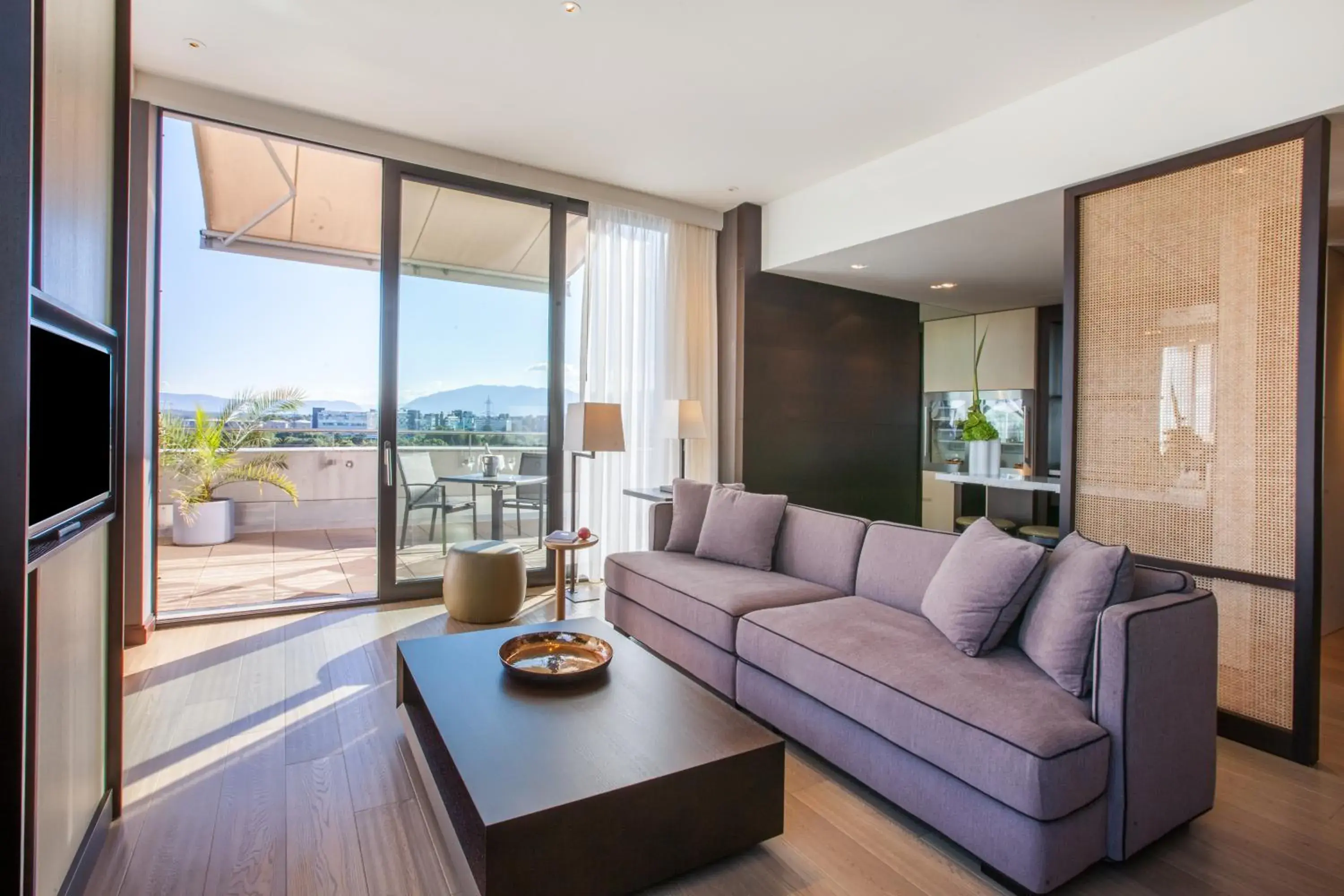 Living room in Crowne Plaza Geneva by IHG Living room in Crowne Plaza Geneva by IHG