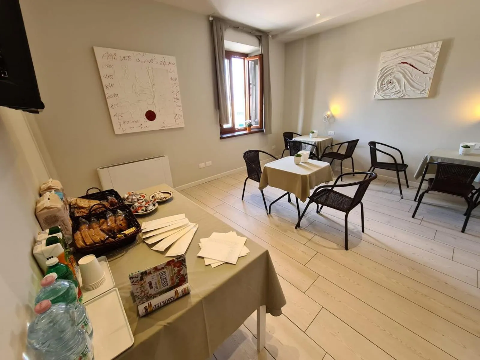 Communal lounge/ TV room in B&B Locanda de' Colli