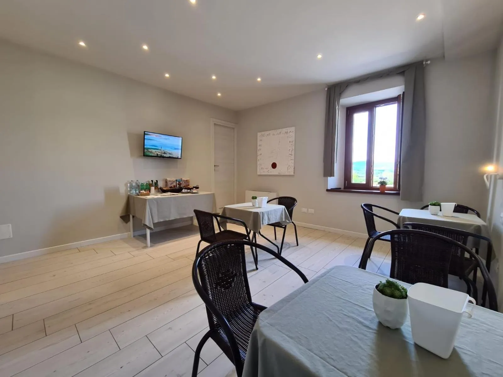 Communal lounge/ TV room in B&B Locanda de' Colli