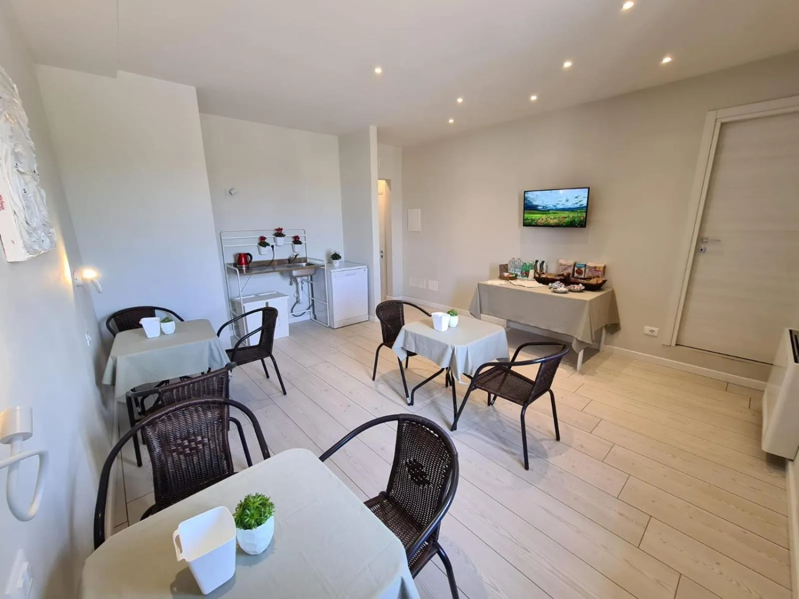 Communal lounge/ TV room in B&B Locanda de' Colli