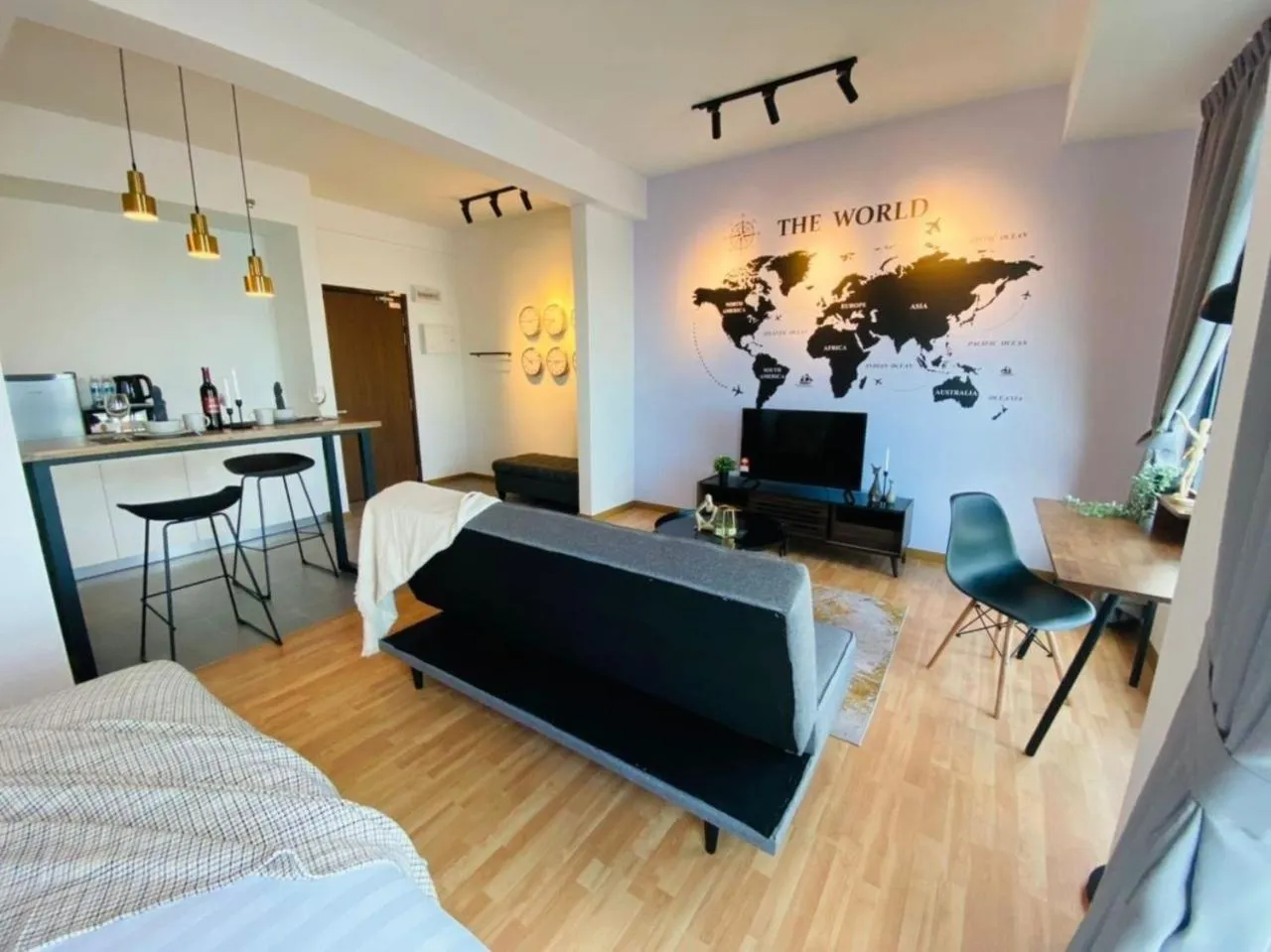 Dining area, Bed in Kuantan Imperium by Glex