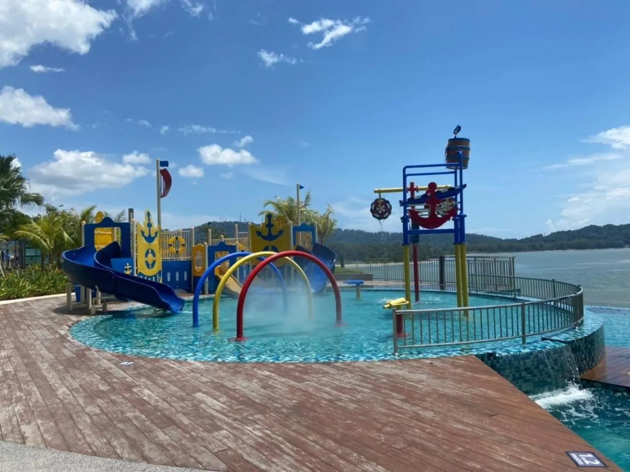 Swimming pool in Kuantan Imperium by Glex