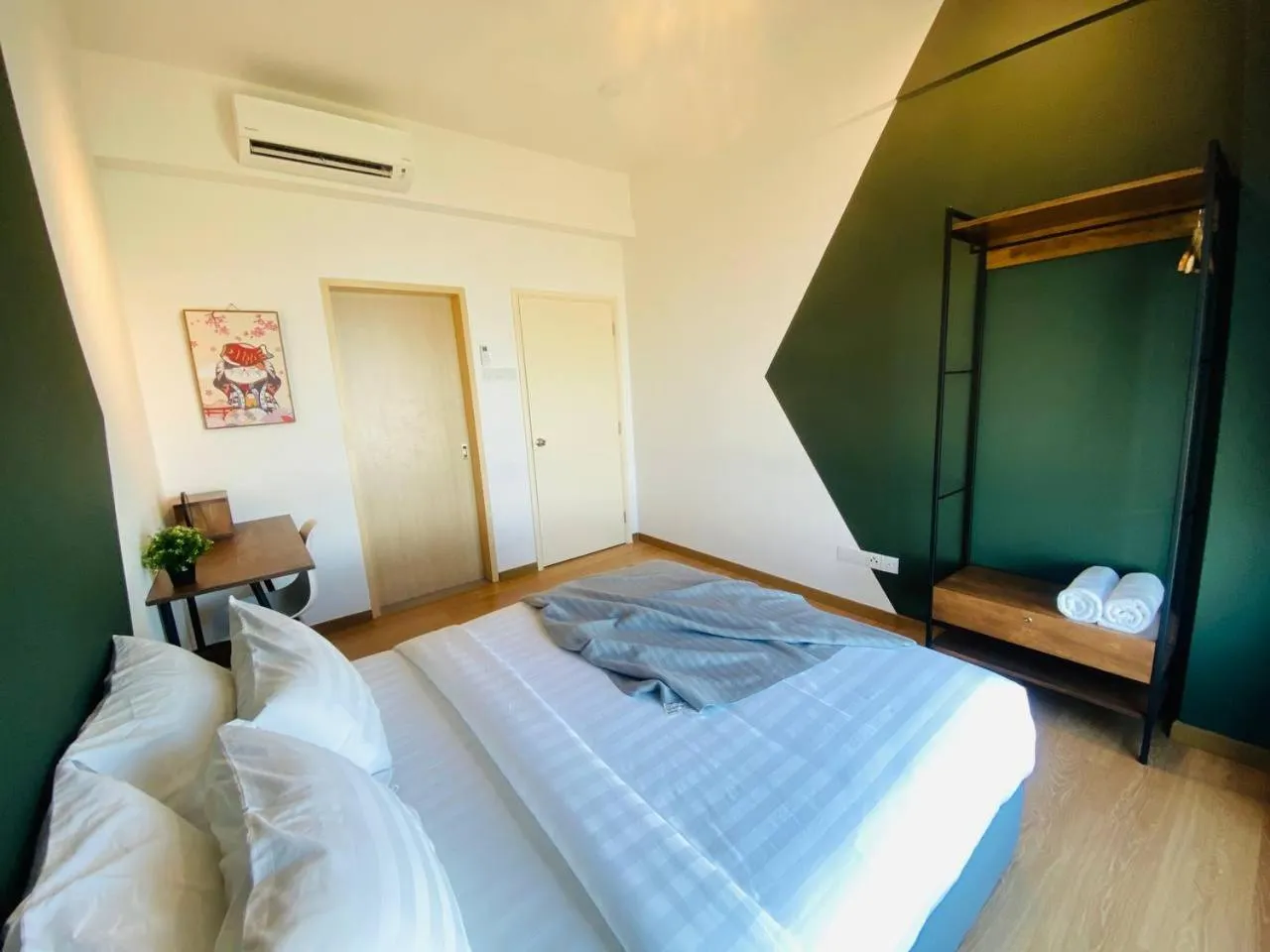 Photo of the whole room, Bed in Kuantan Imperium by Glex