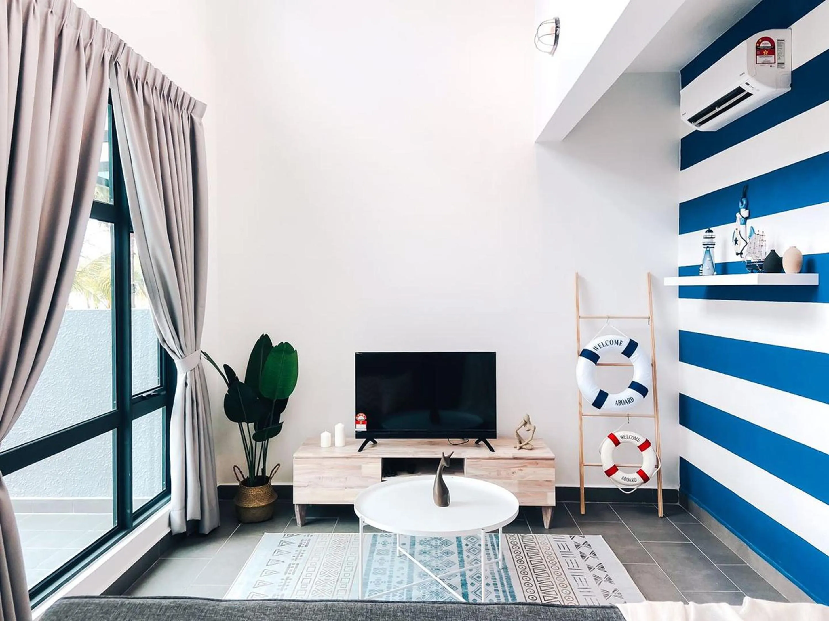 Evening entertainment in Kuantan Imperium by Glex