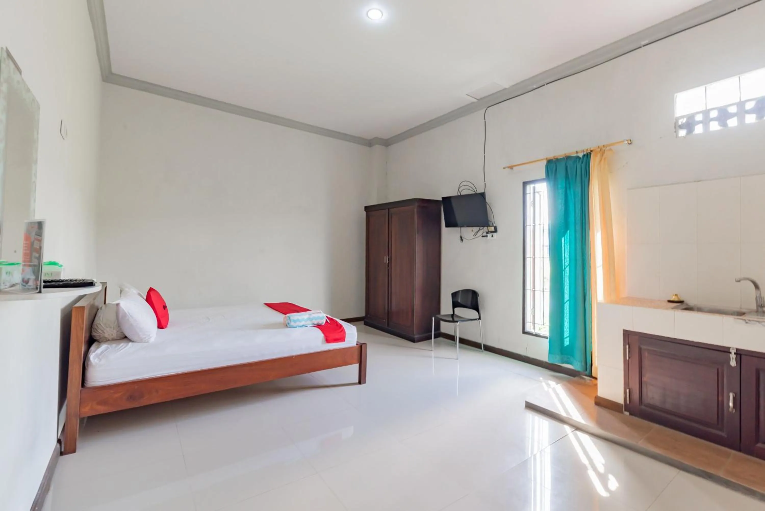 Bedroom, Bed in RedDoorz near GOR Sempaja Samarinda
