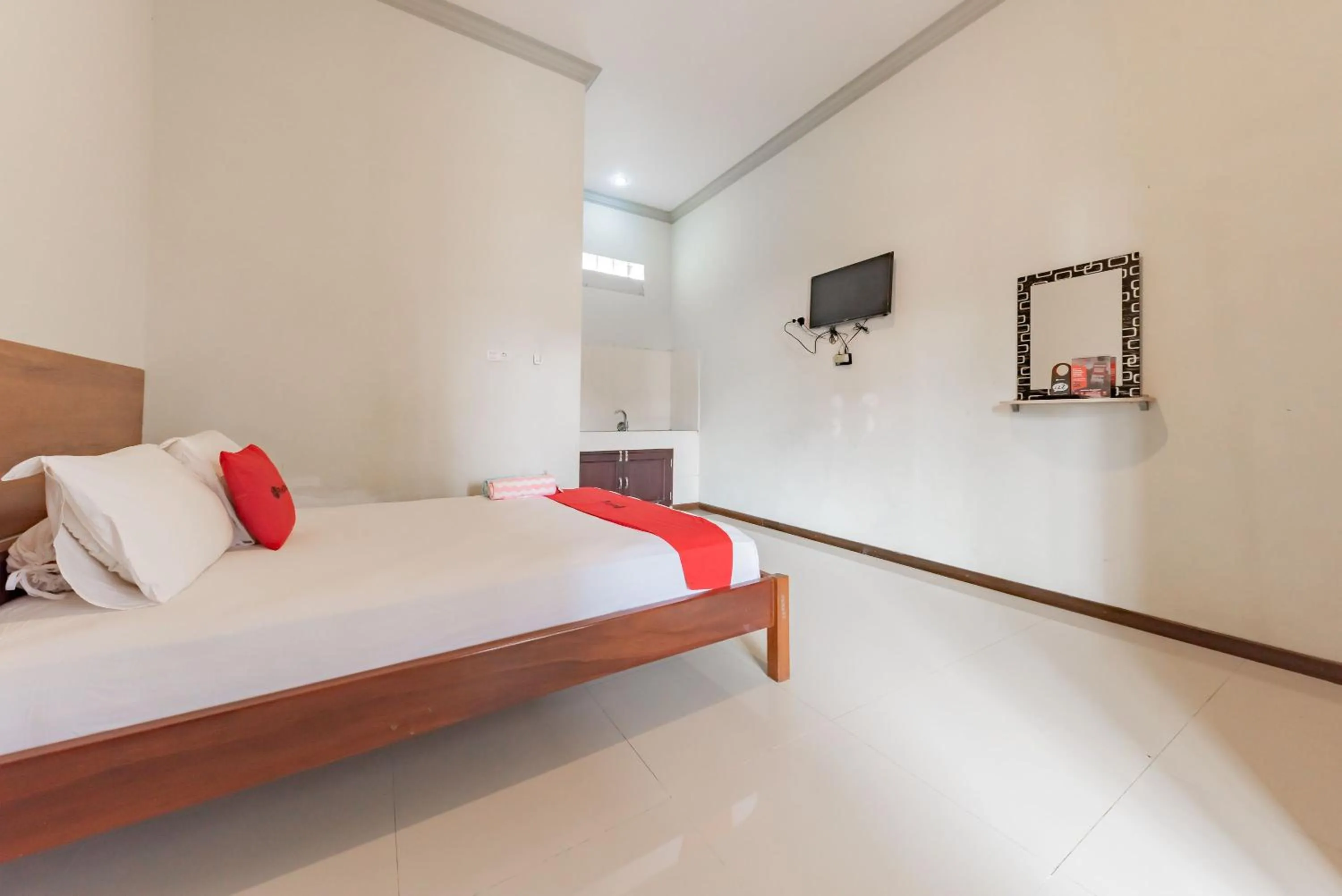 Bedroom, Bed in RedDoorz near GOR Sempaja Samarinda