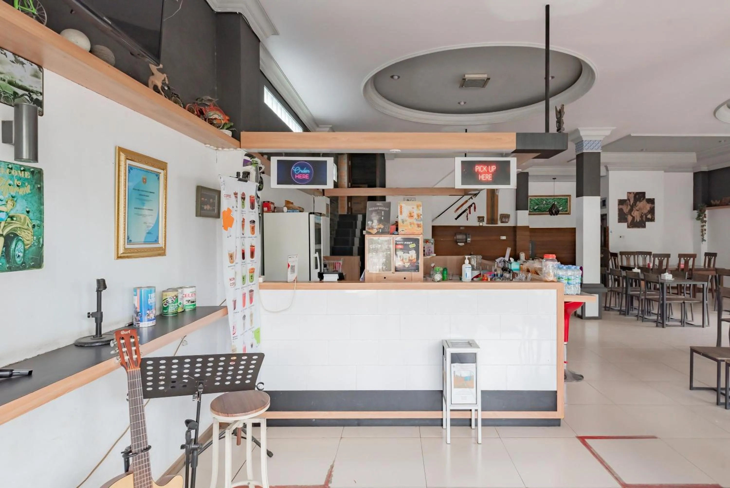 Restaurant/places to eat in RedDoorz near GOR Sempaja Samarinda