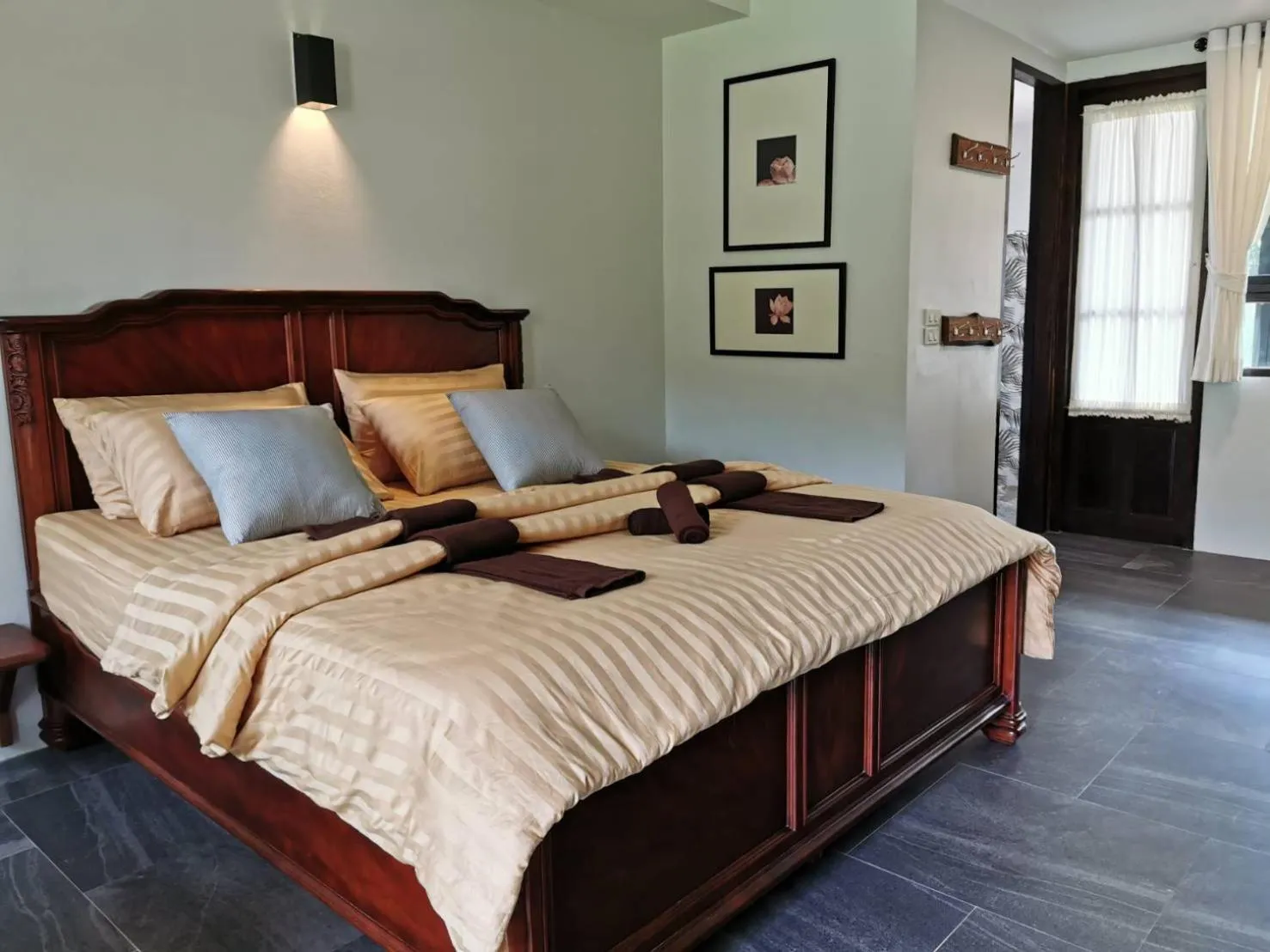 Photo of the whole room, Bed in Palin Family Cottage