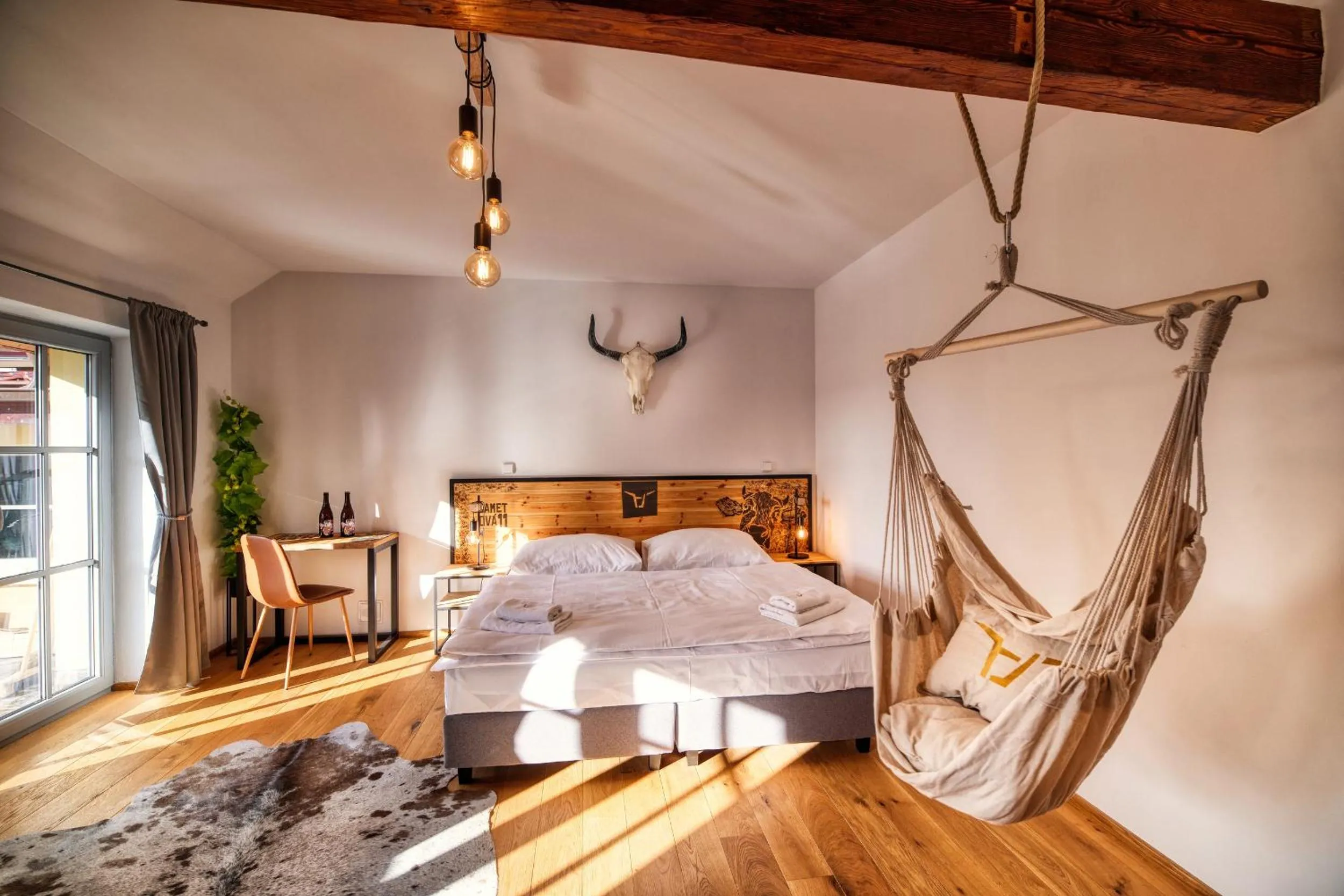 Bed in Pivní Hotel