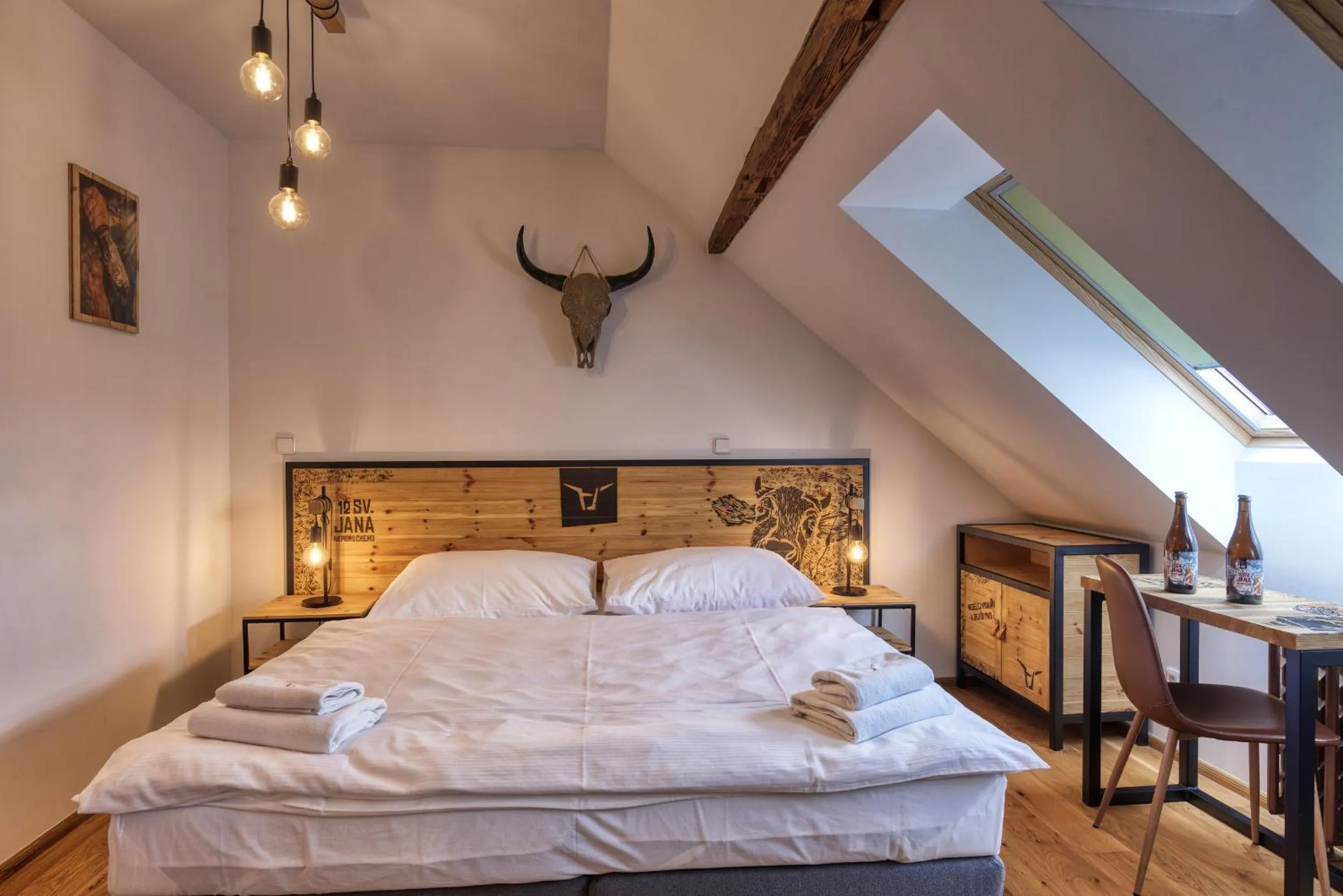 Bed in Pivní Hotel