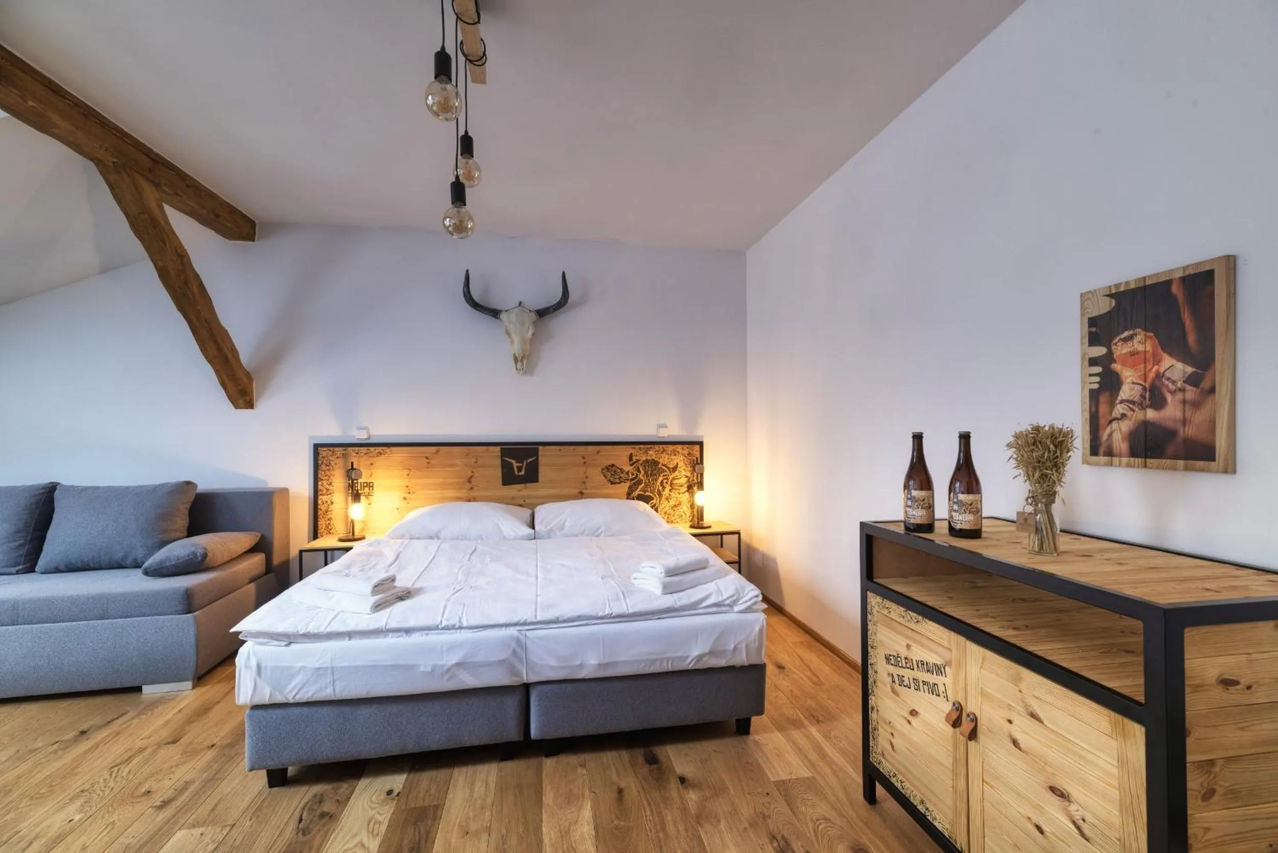 Bed in Pivní Hotel