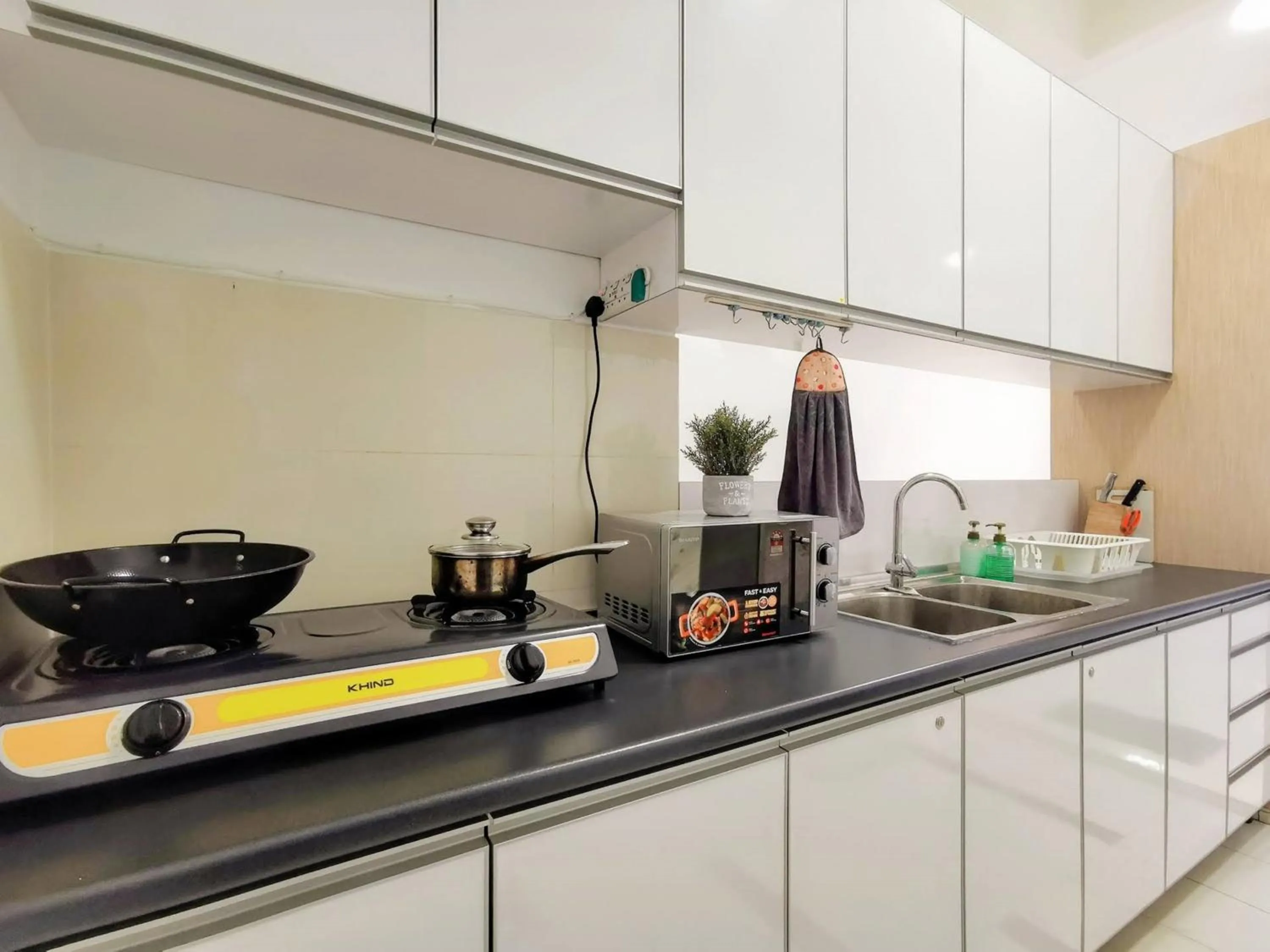 Kitchen or kitchenette in Skypod Residence Puchong