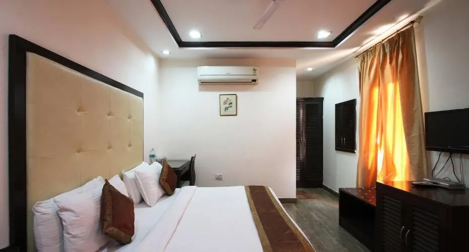 Bedroom, Bed in HOTEL VEER PALACE