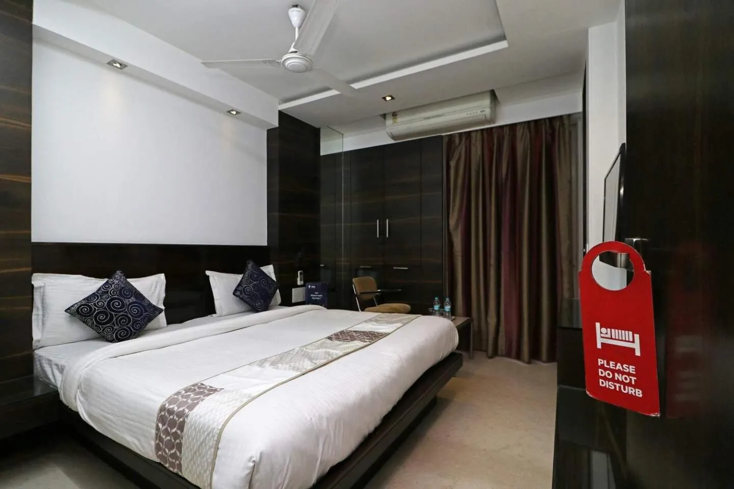 Bedroom, Bed in HOTEL VEER PALACE