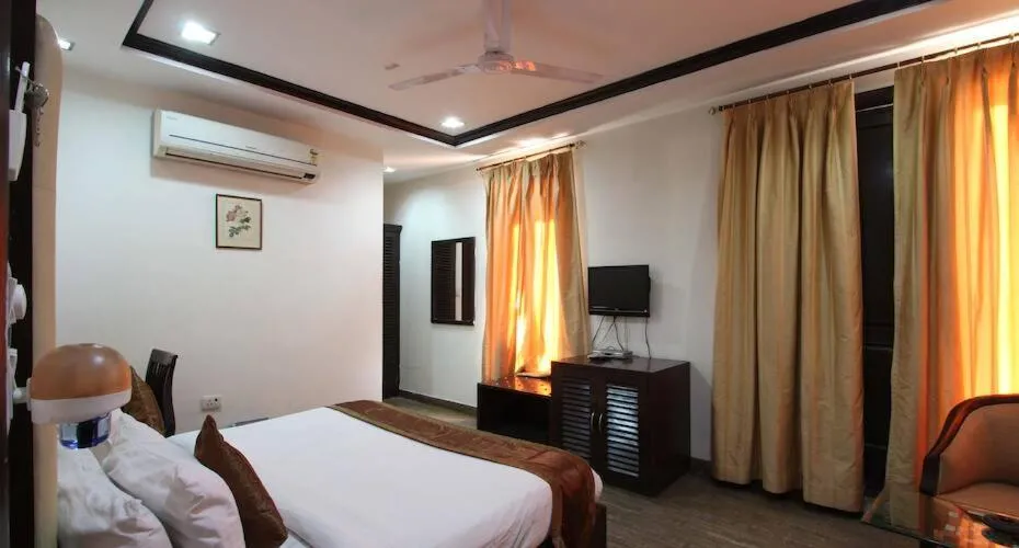 Bedroom, Bed in HOTEL VEER PALACE