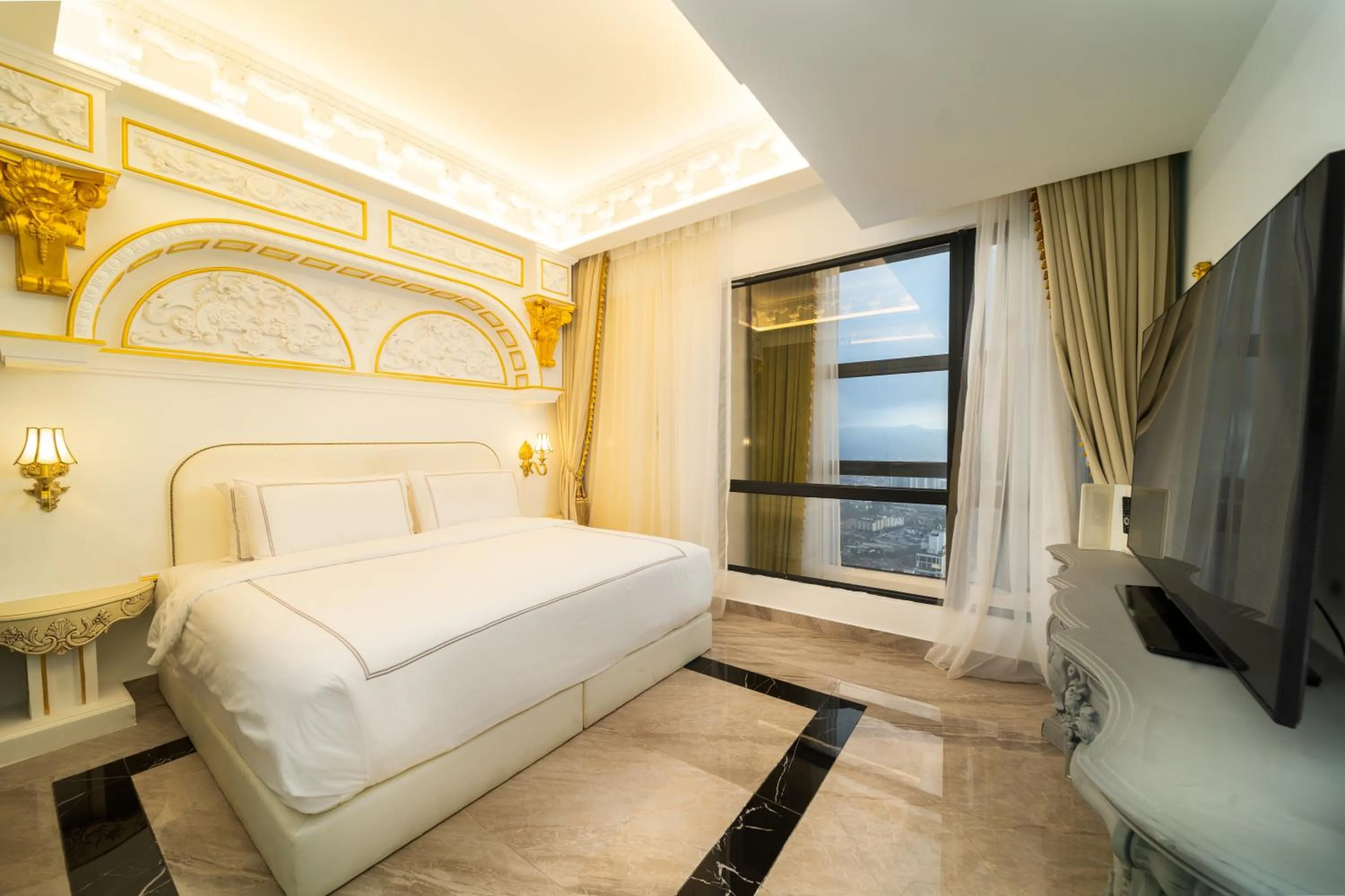 Bedroom, Bed in arte by Thomas Chan