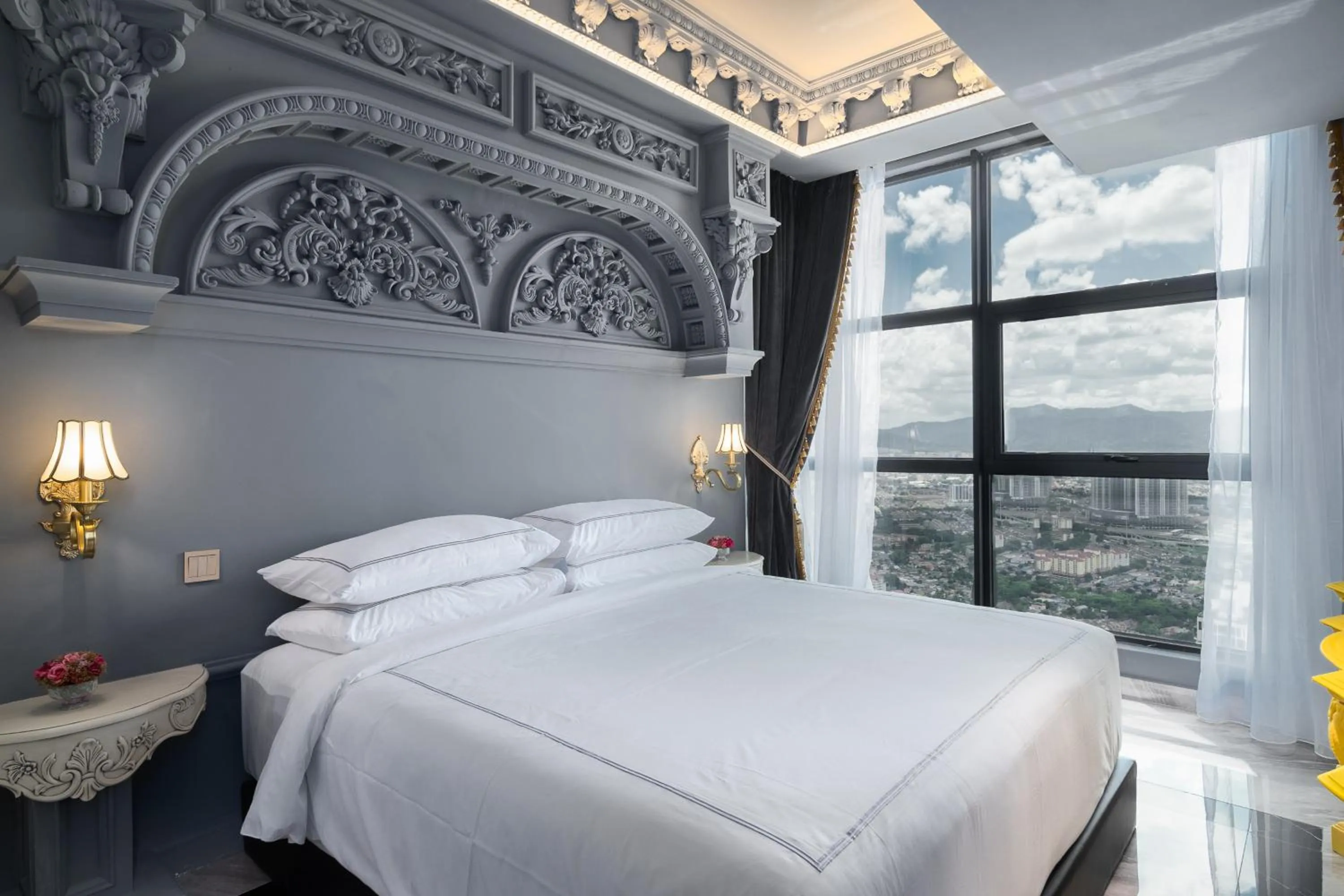 Bedroom, Bed in arte by Thomas Chan