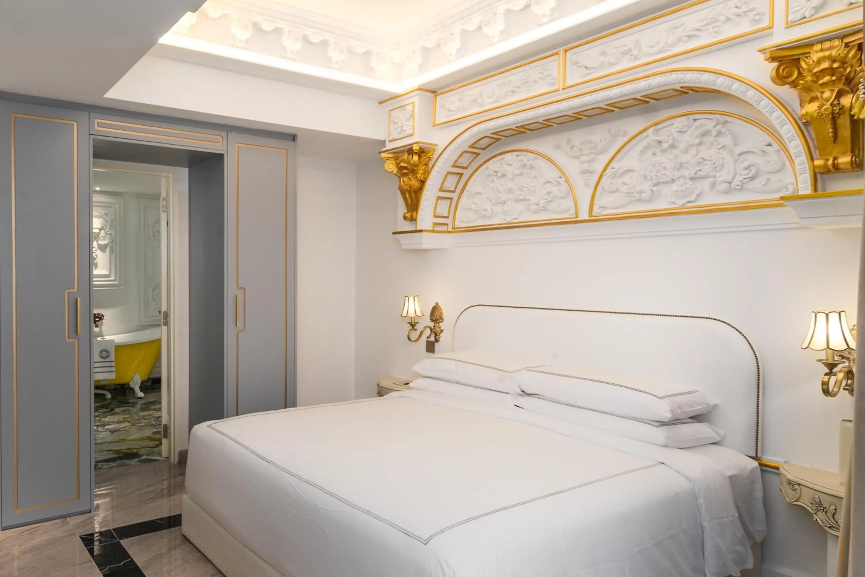 Bed in arte by Thomas Chan