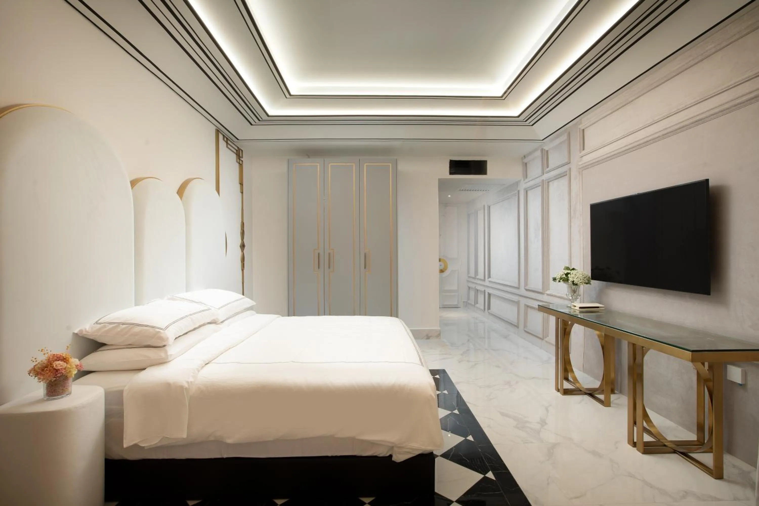 Bedroom, Bed in arte by Thomas Chan