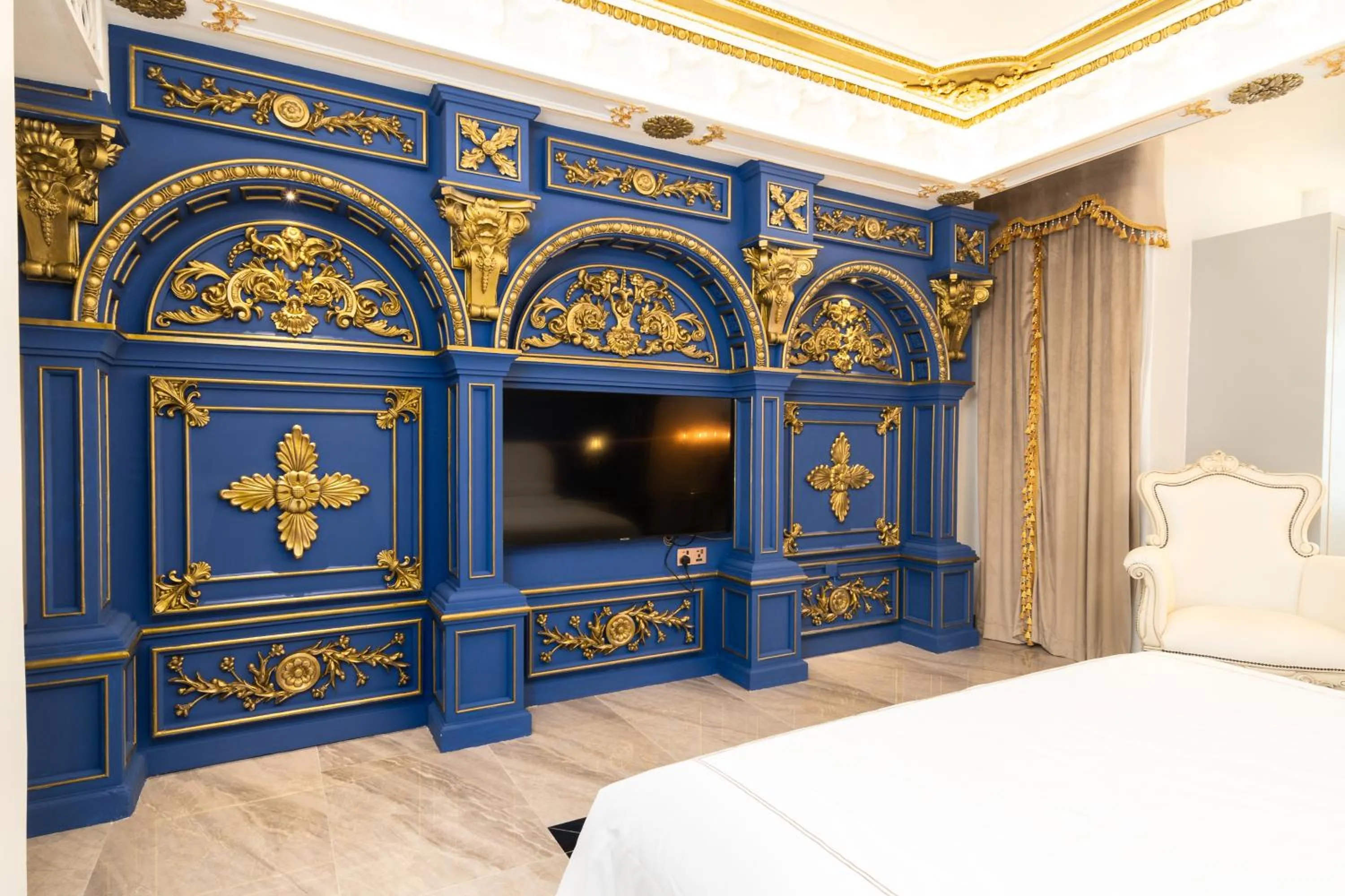 Bed in arte by Thomas Chan