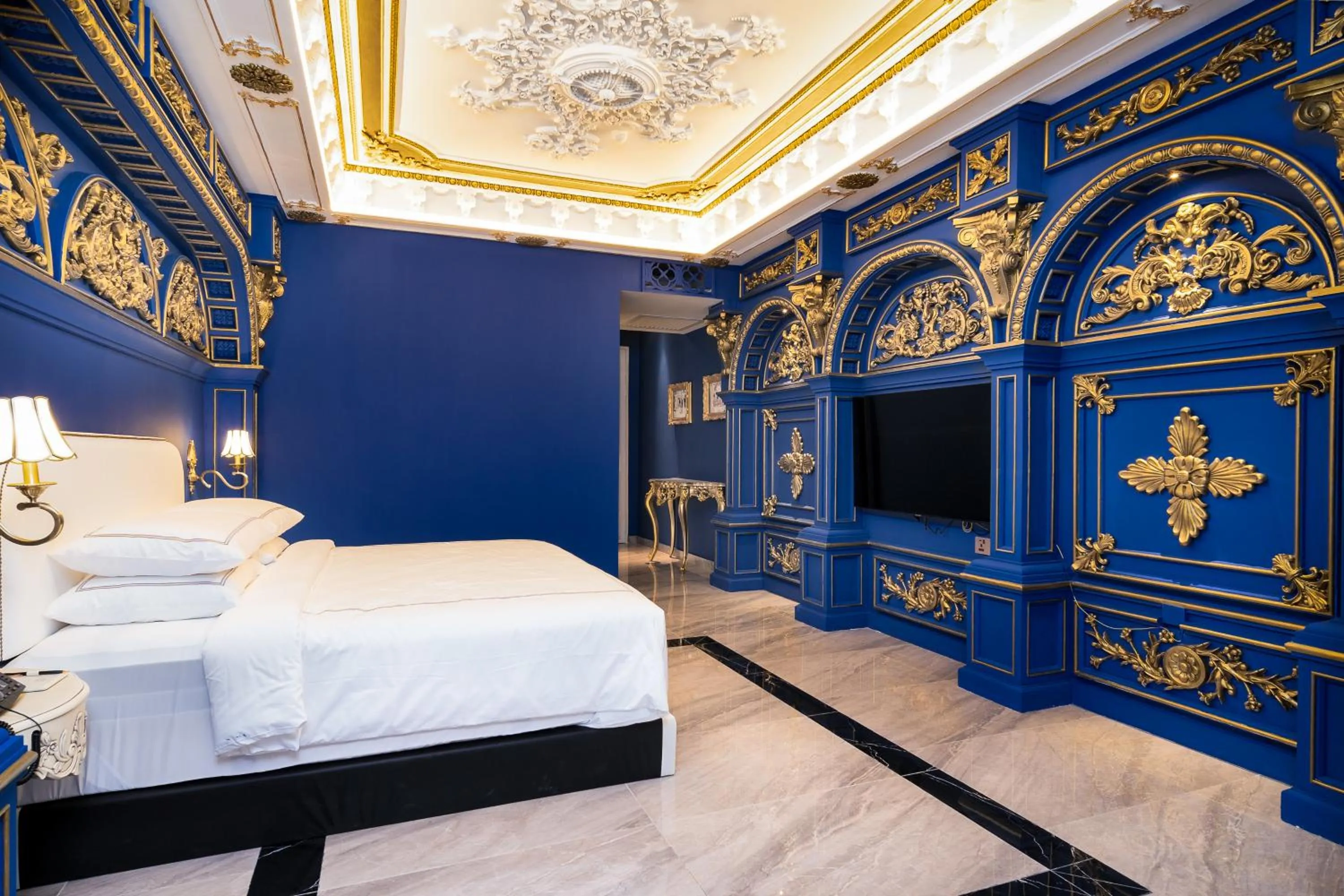 Bed in arte by Thomas Chan