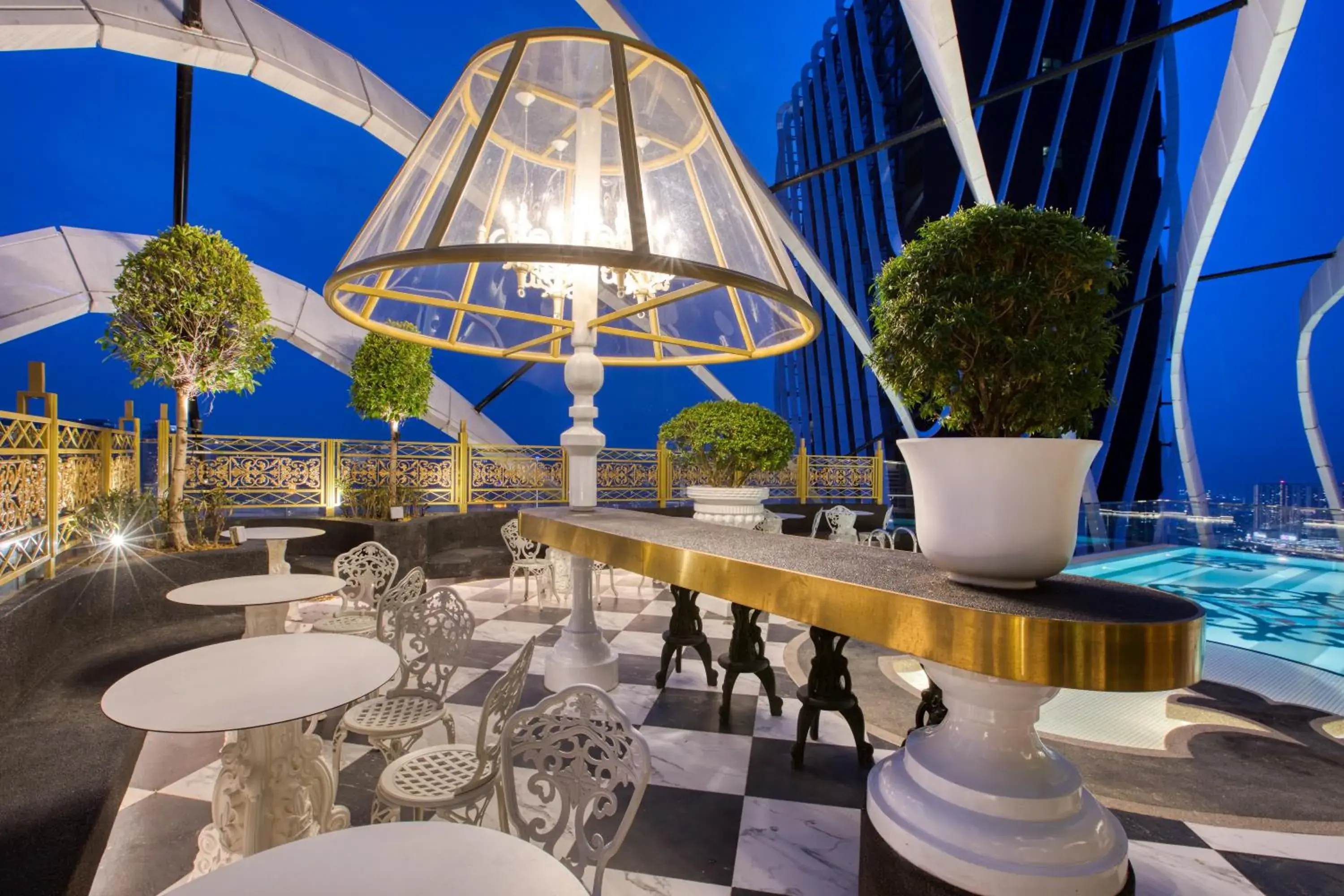 Swimming pool in arte by Thomas Chan Swimming pool in arte by Thomas Chan