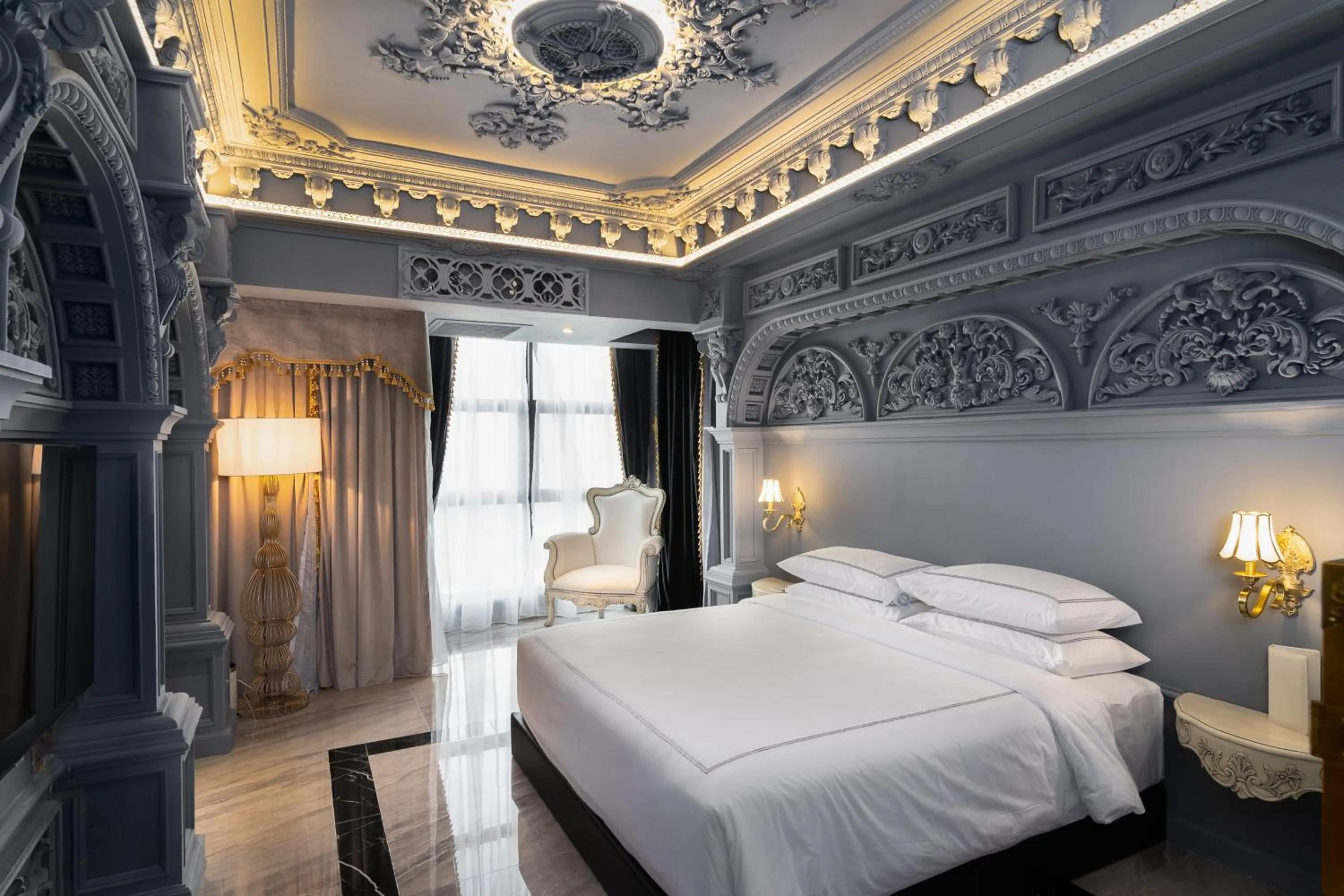 Bedroom, Bed in arte by Thomas Chan