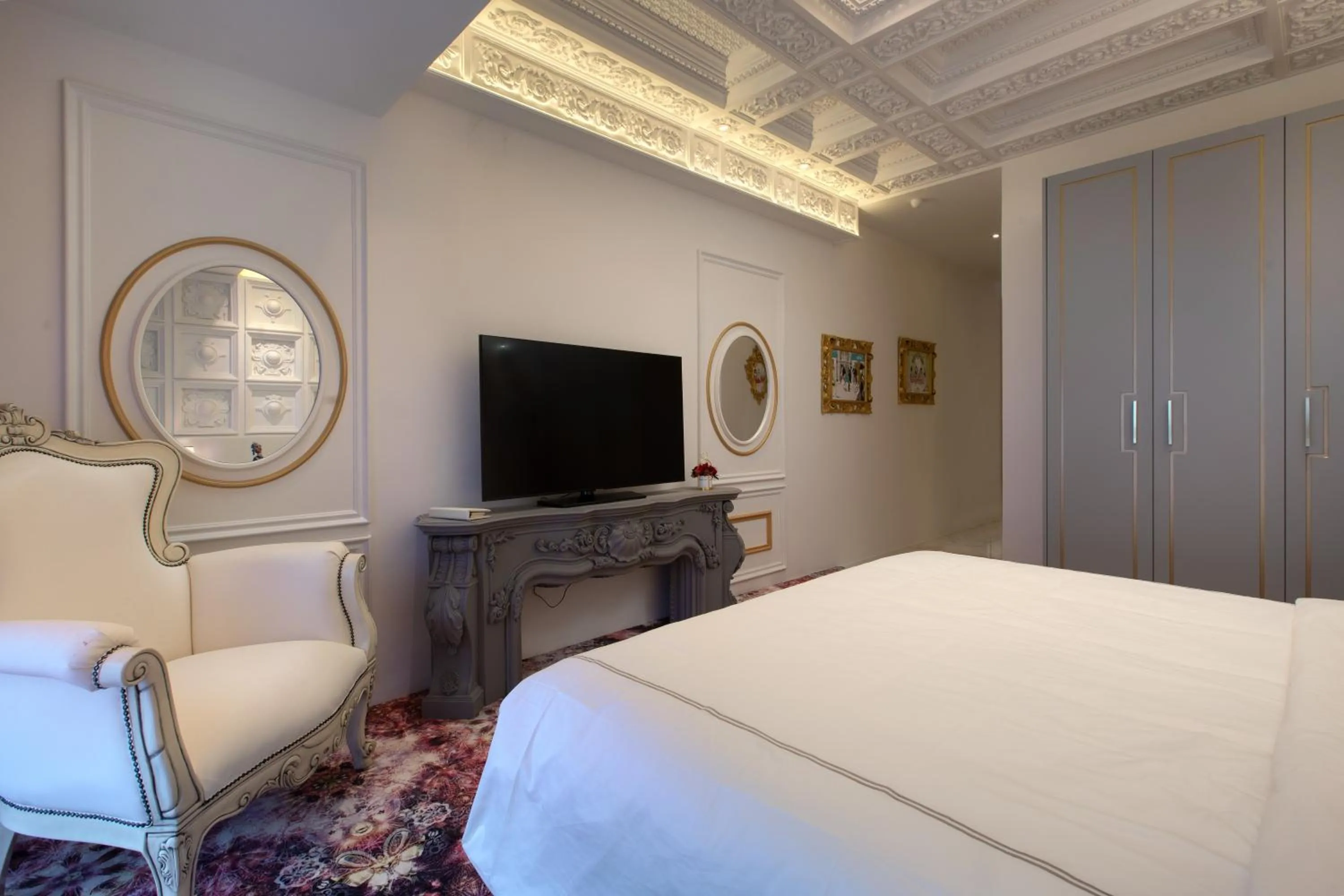 Bed in arte by Thomas Chan