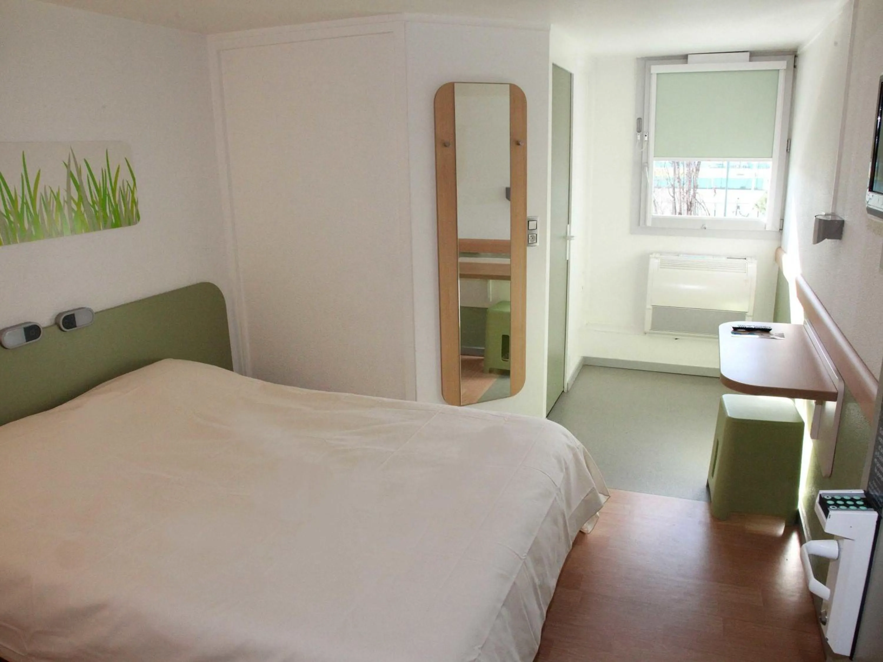 Bedroom, Bed in Hotel Ibis Budget Nice Palais Nikaia