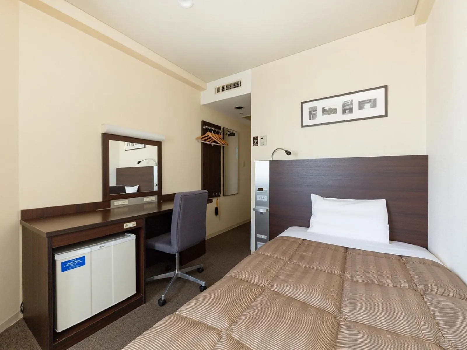 Photo of the whole room, Bed in The OneFive Okayama