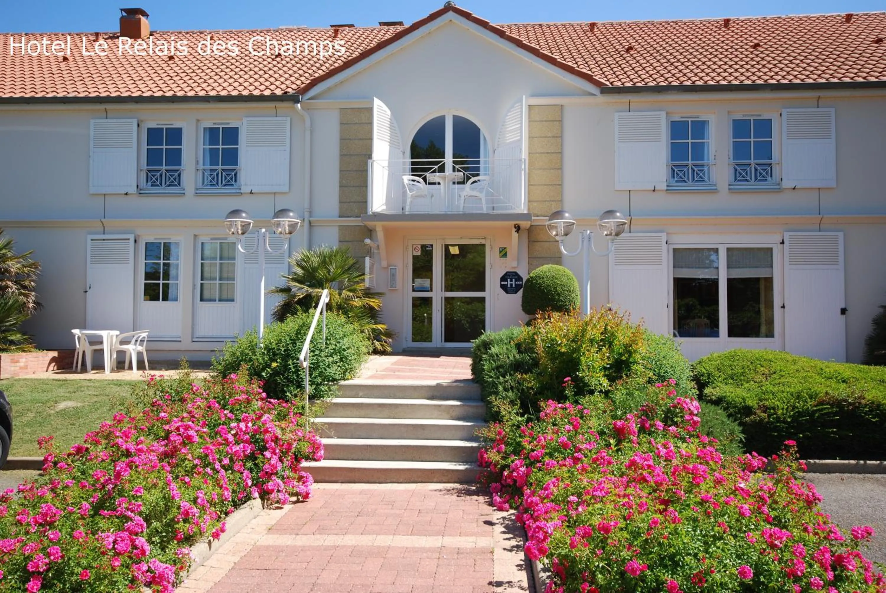 Facade/entrance in Hotel Le Relais des Champs