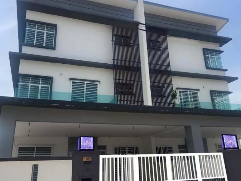 Property building in Villa Chee