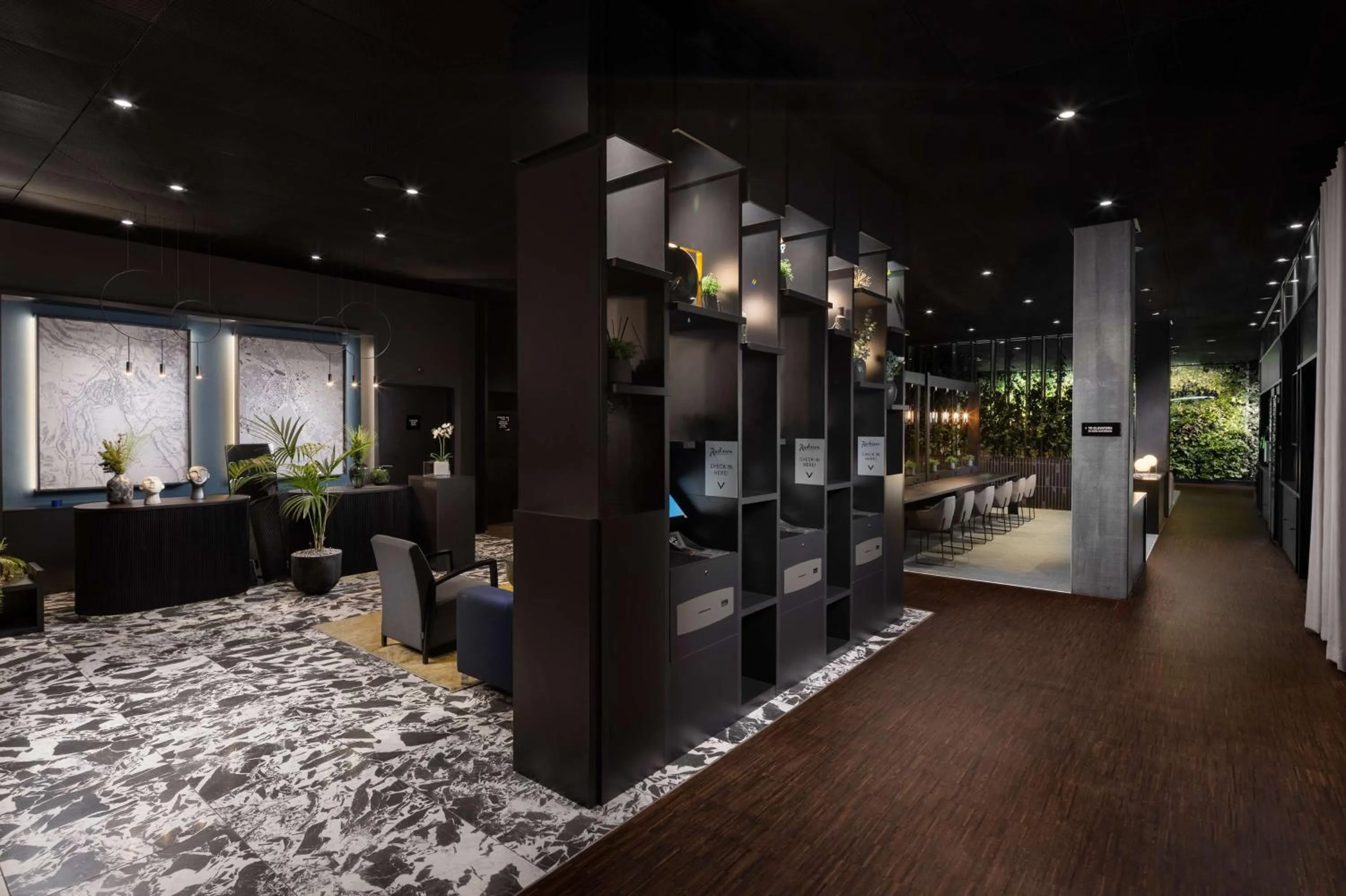 Communal lounge/ TV room in Radisson Hotel & Suites Zurich