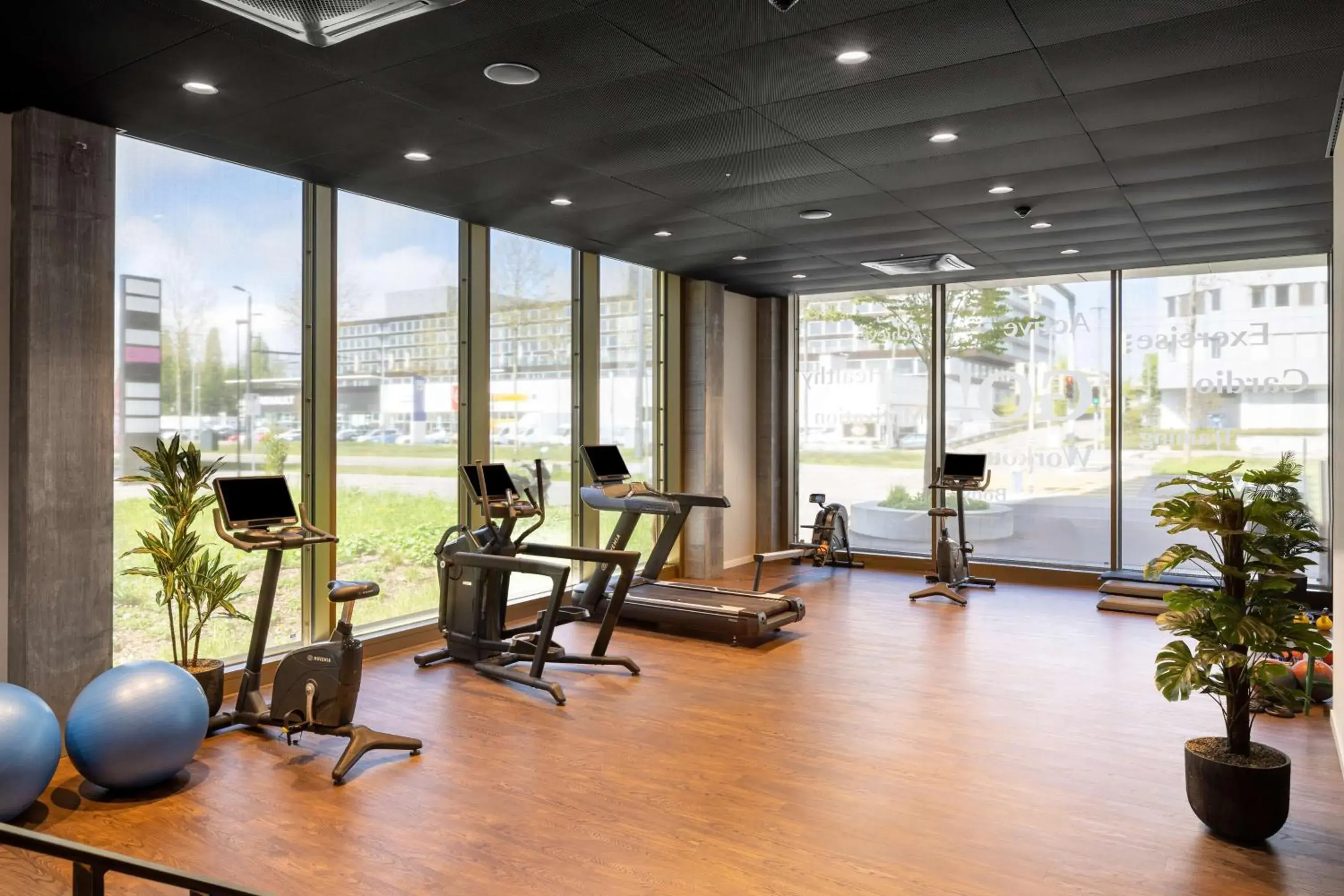 Fitness centre/facilities in Radisson Hotel & Suites Zurich Fitness centre/facilities in Radisson Hotel & Suites Zurich