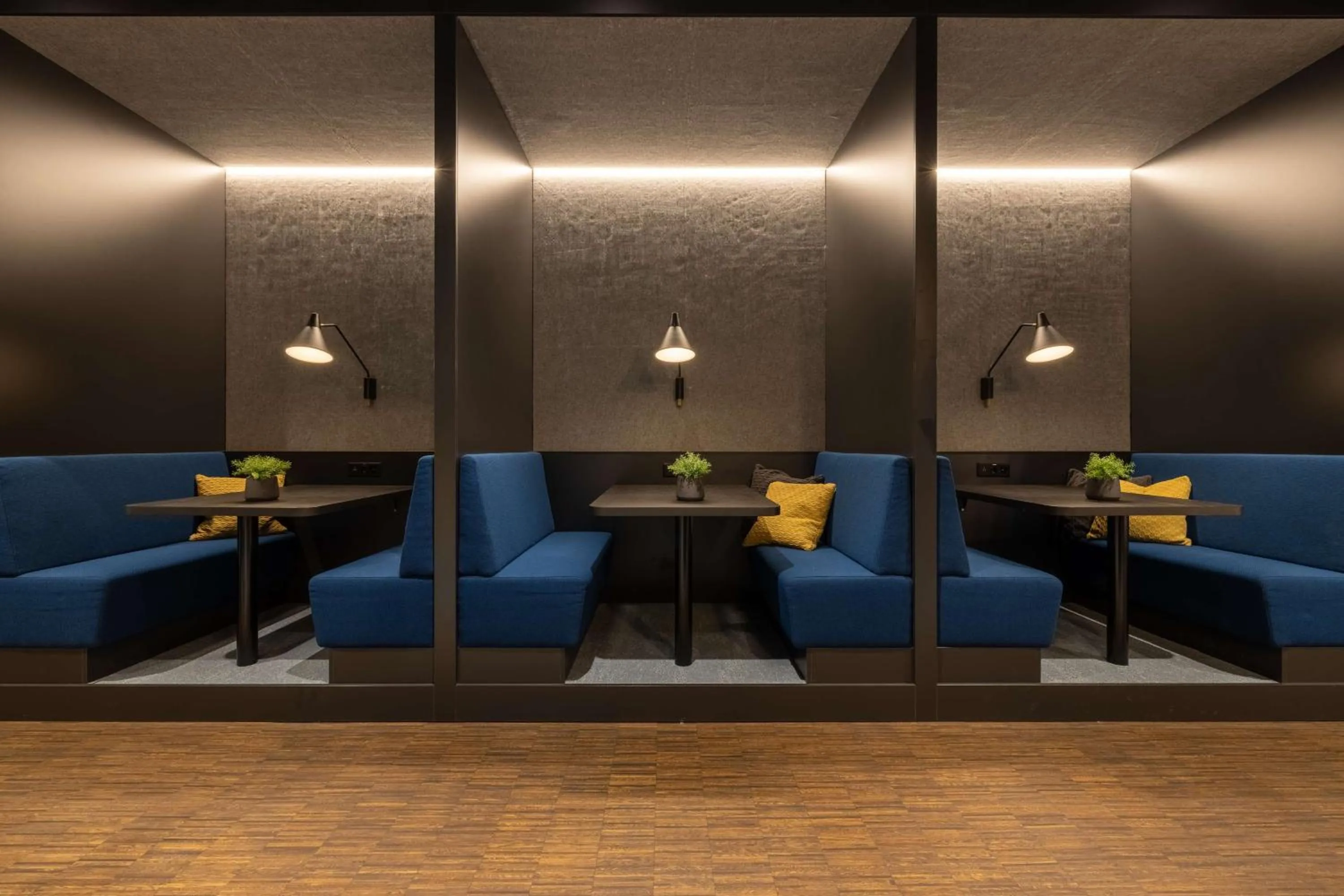 Lobby or reception in Radisson Hotel & Suites Zurich