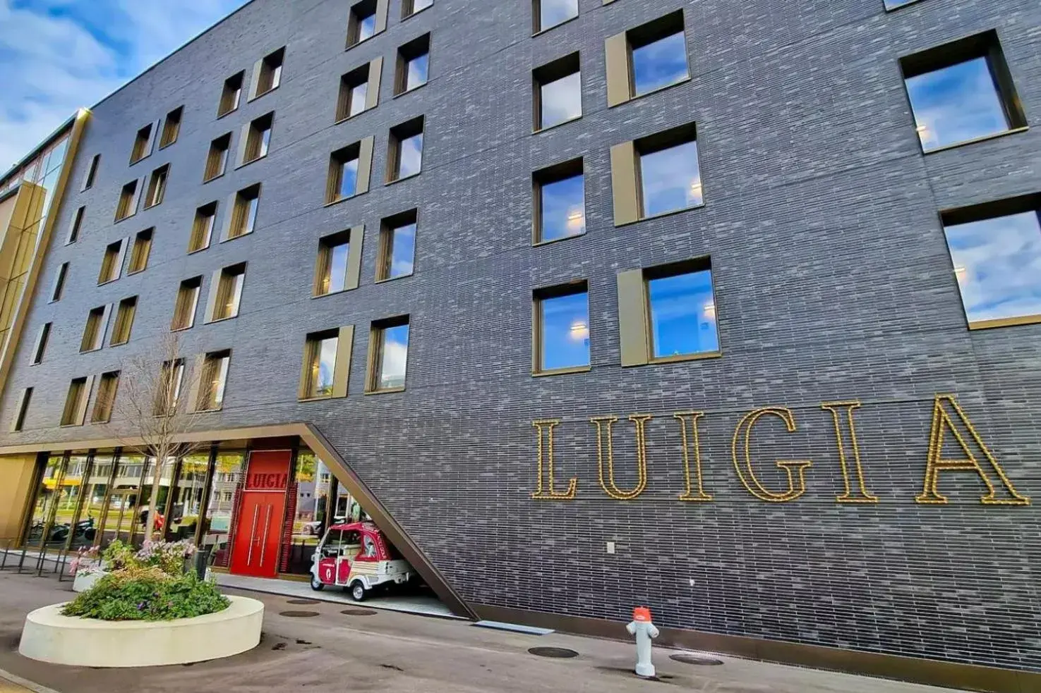 Restaurant/places to eat in Radisson Hotel & Suites Zurich Restaurant/places to eat in Radisson Hotel & Suites Zurich