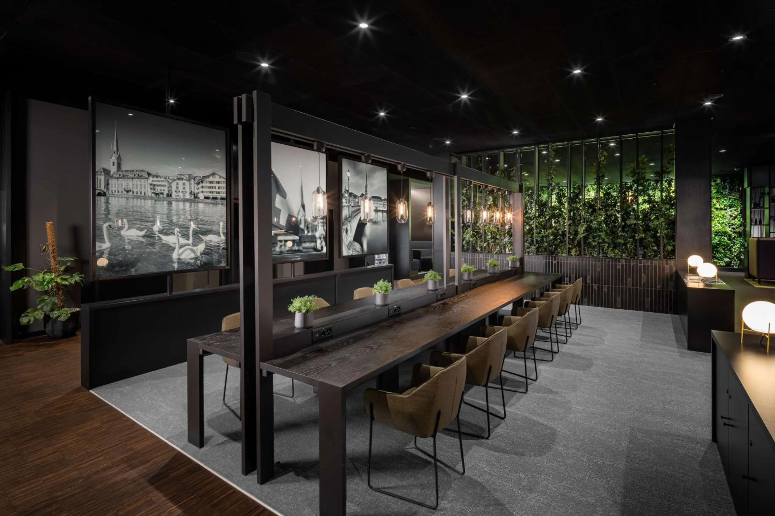 Communal lounge/ TV room in Radisson Hotel & Suites Zurich