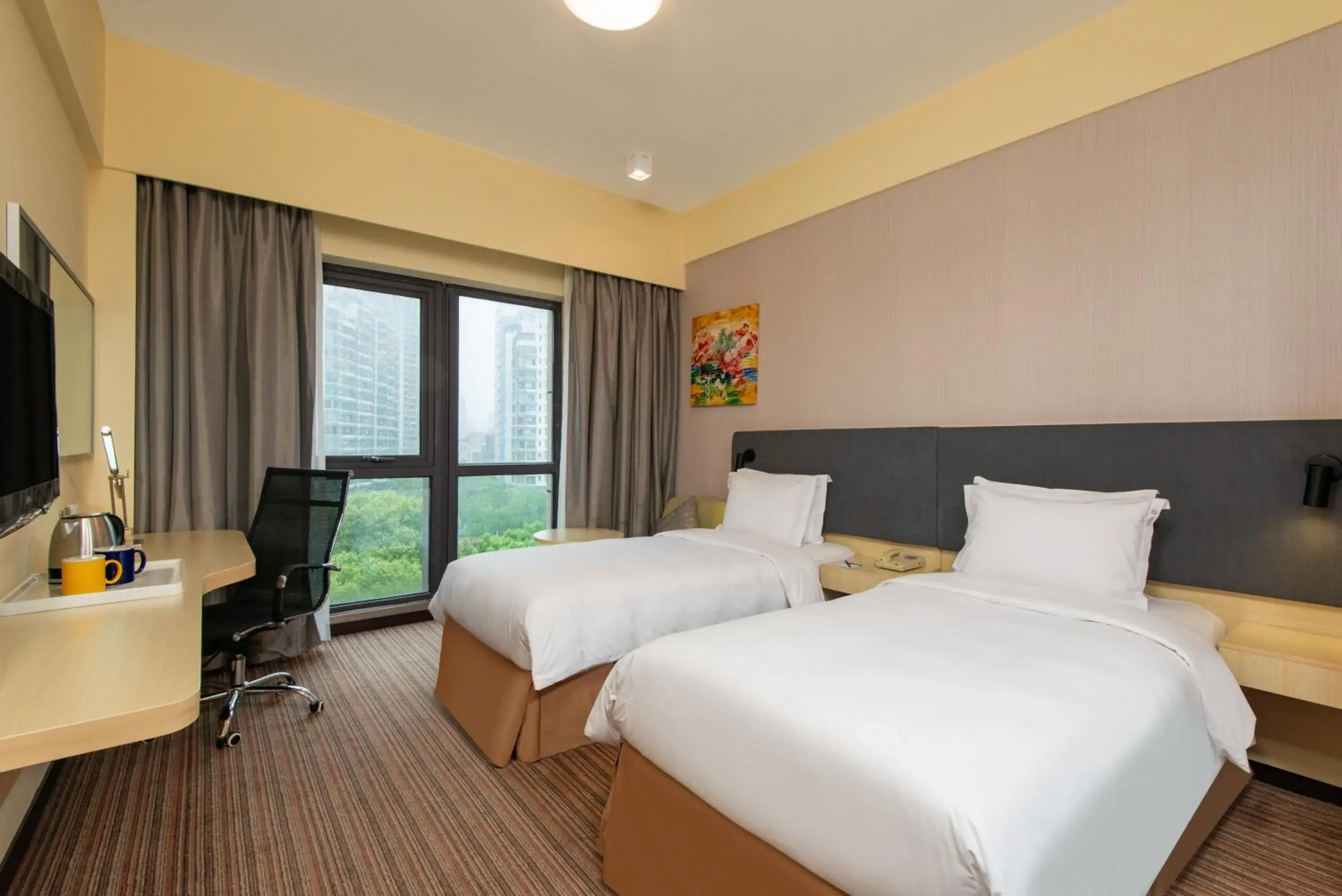 Photo of the whole room, Bed in Holiday Inn Express Shanghai Putuo by IHG Photo of the whole room, Bed in Holiday Inn Express Shanghai Putuo by IHG